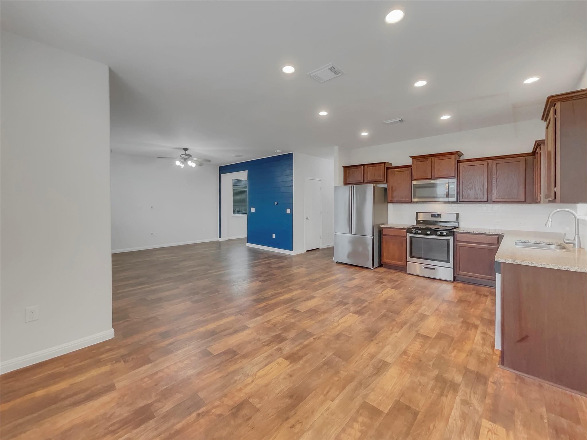 717 Twisted Oaks Ln, Buda, TX 78610