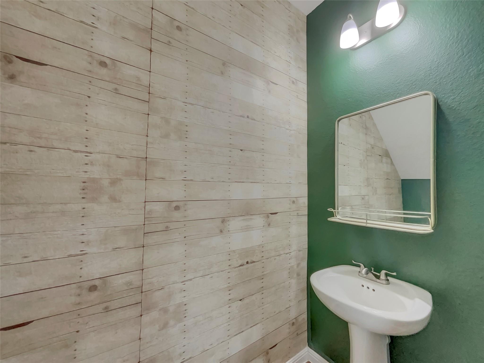 717 Twisted Oaks Ln, Buda, TX 78610