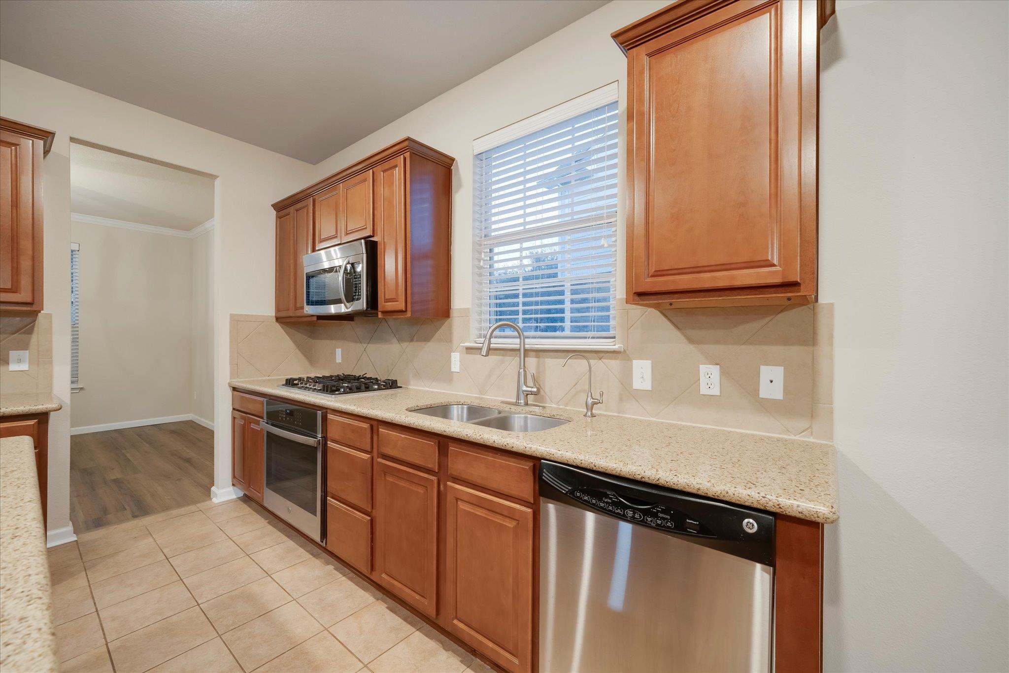 185 Hometown Pkwy, Kyle, TX 78640