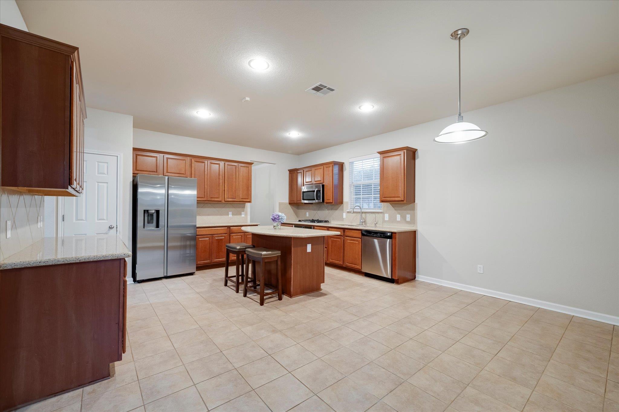 185 Hometown Pkwy, Kyle, TX 78640