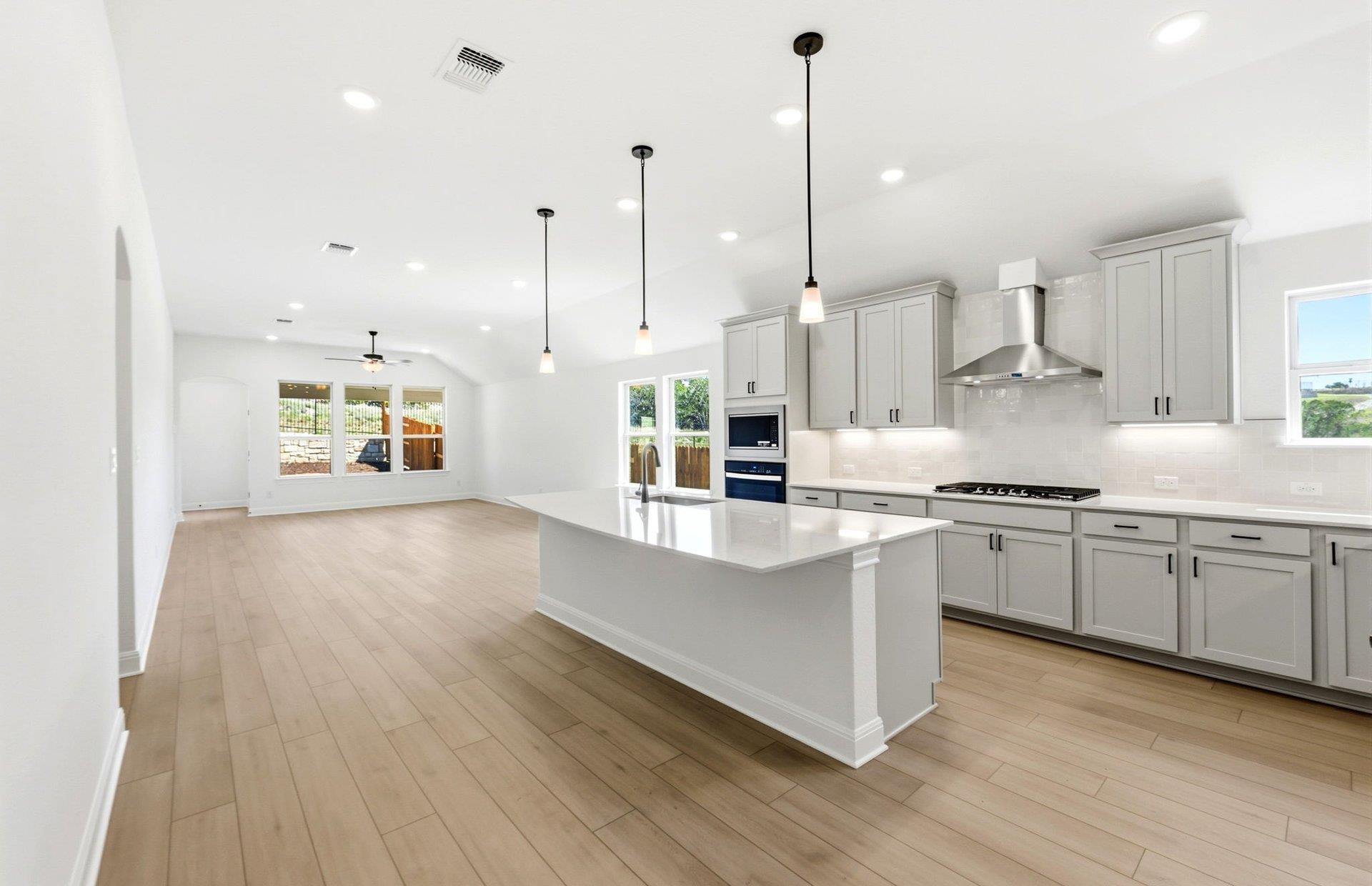 7009 Cliff Rose Dr, Spicewood, TX 78669