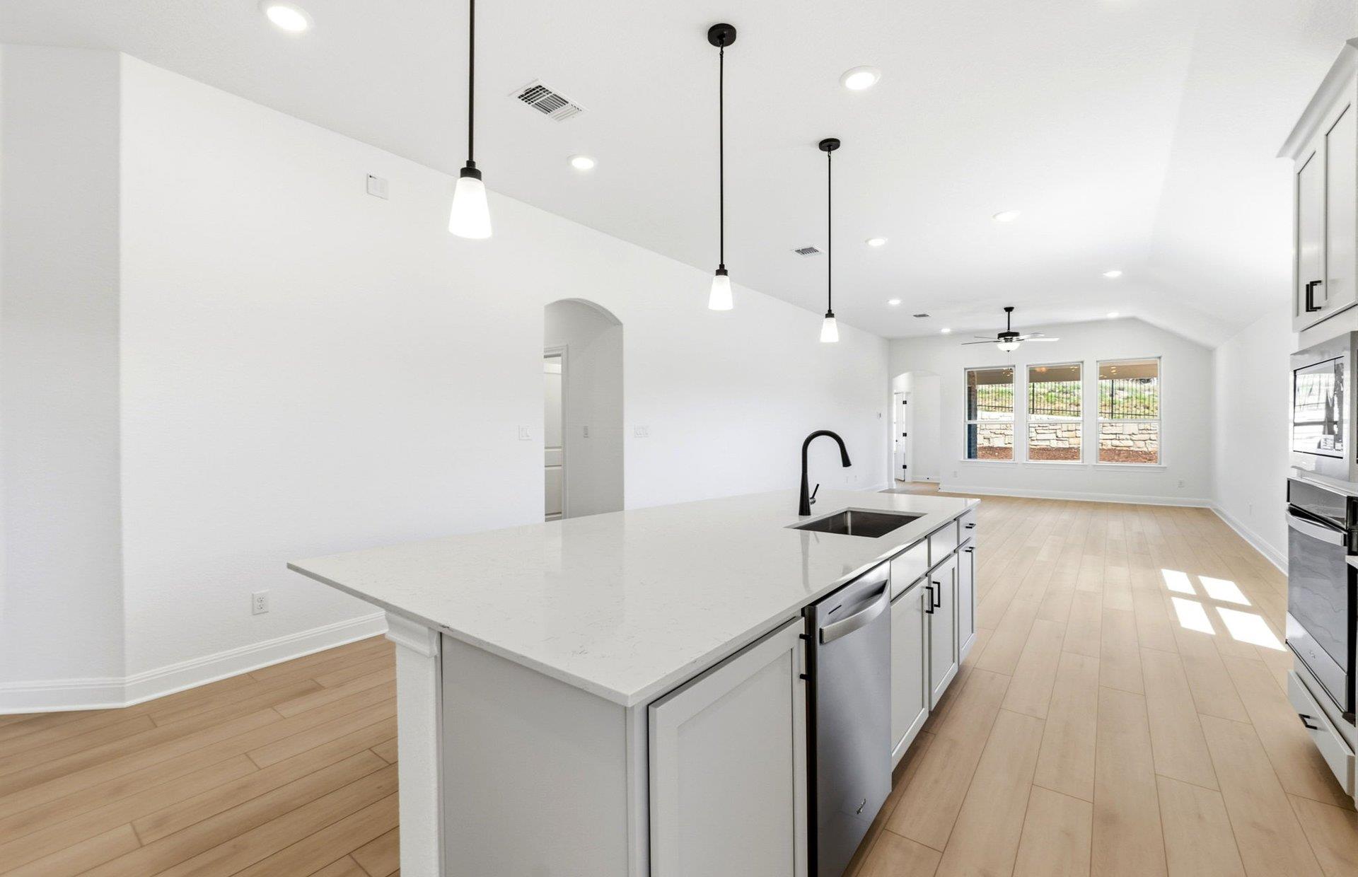 7009 Cliff Rose Dr, Spicewood, TX 78669