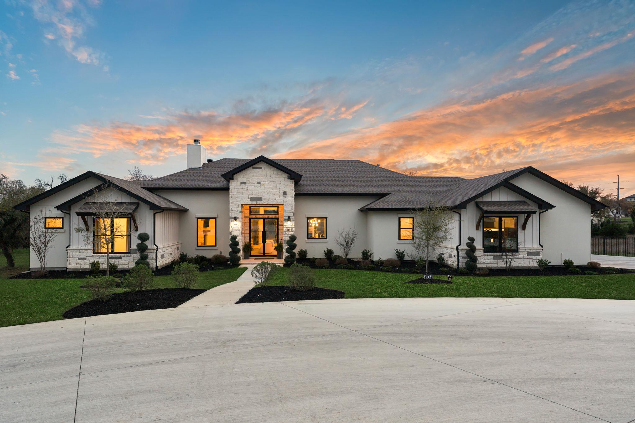 101 Stockman Dr, Dripping Springs, TX 78620