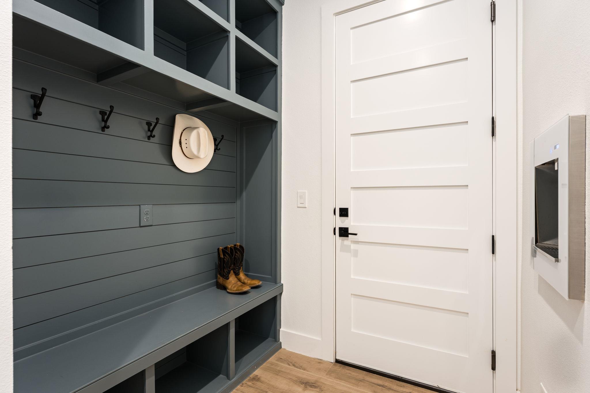 101 Stockman Dr, Dripping Springs, TX 78620