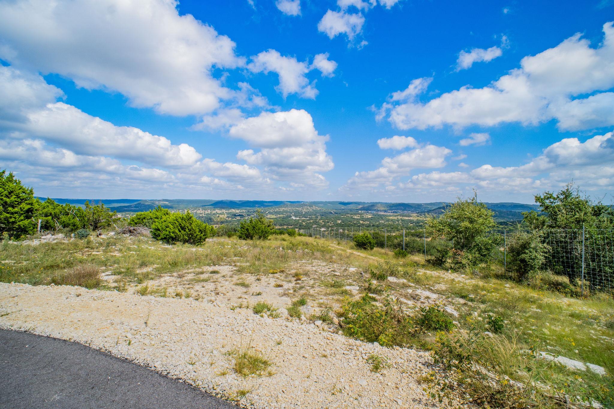 88 Oryx Trl, Pipe Creek, TX 78063