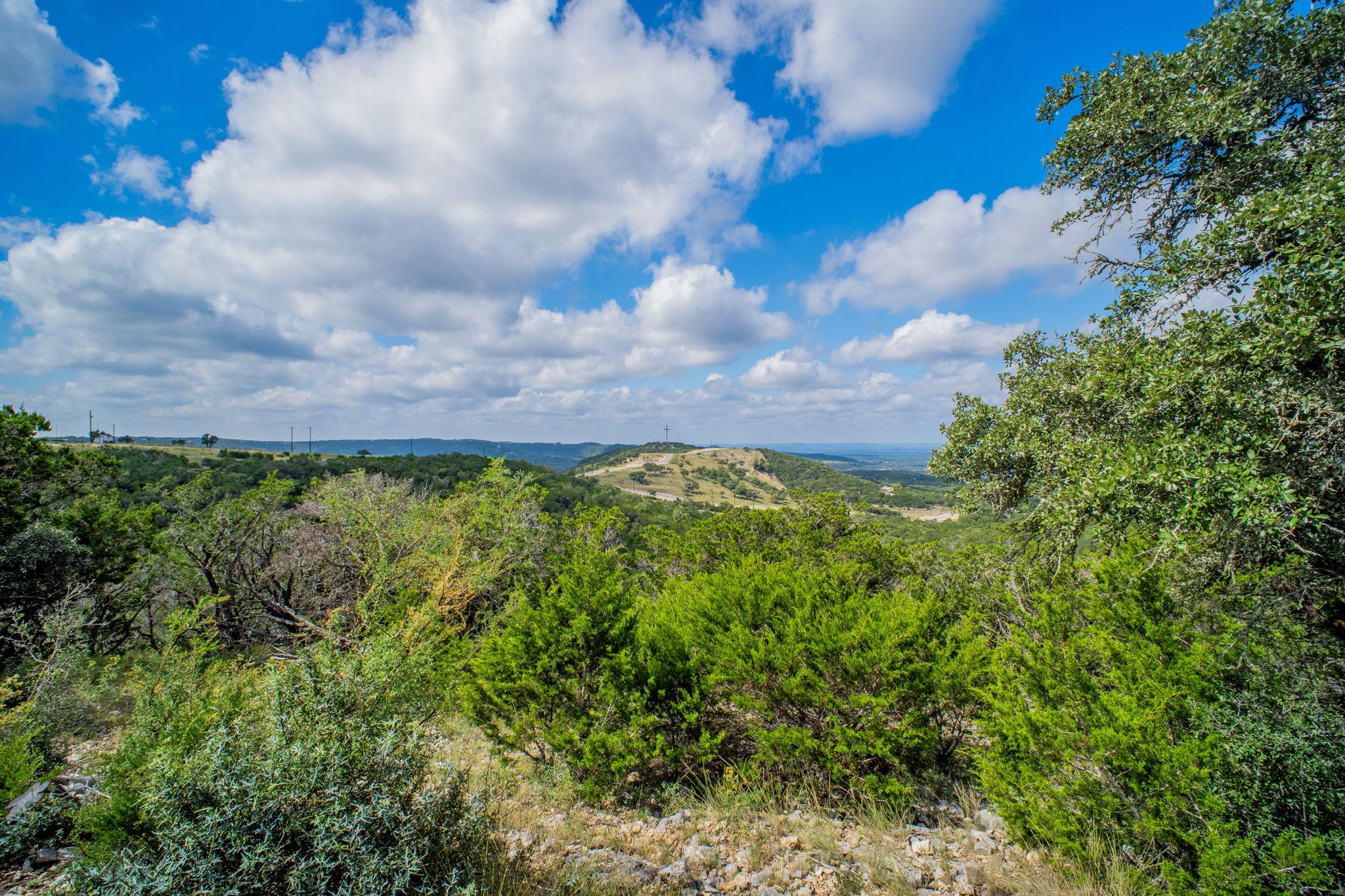 88 Oryx Trl, Pipe Creek, TX 78063