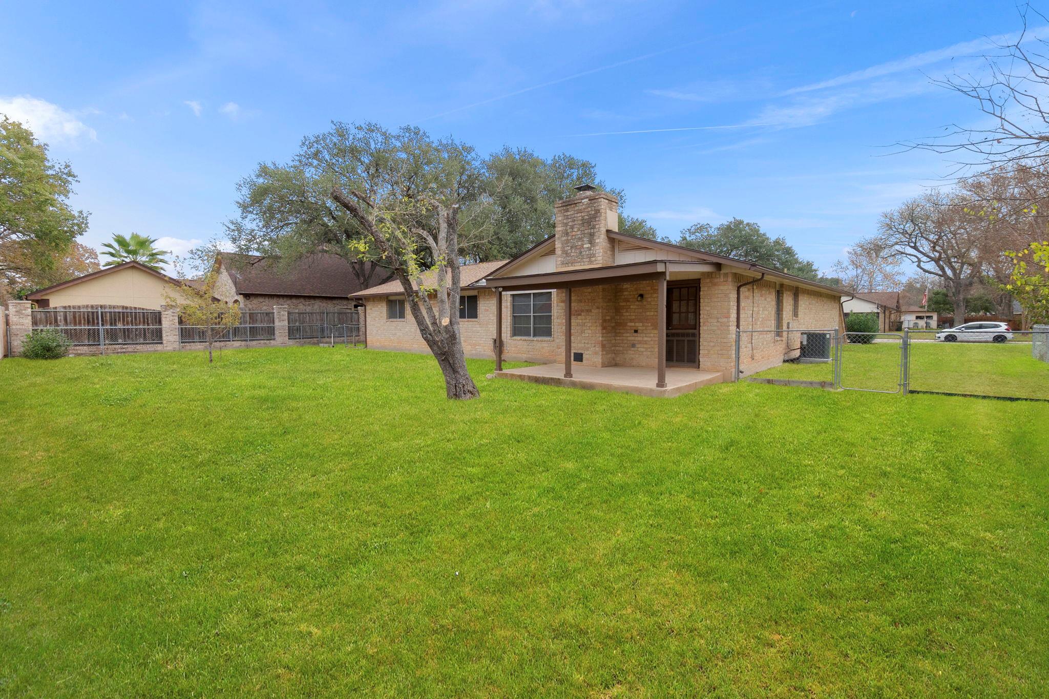 1329 Poppy Ln, New Braunfels, TX 78130