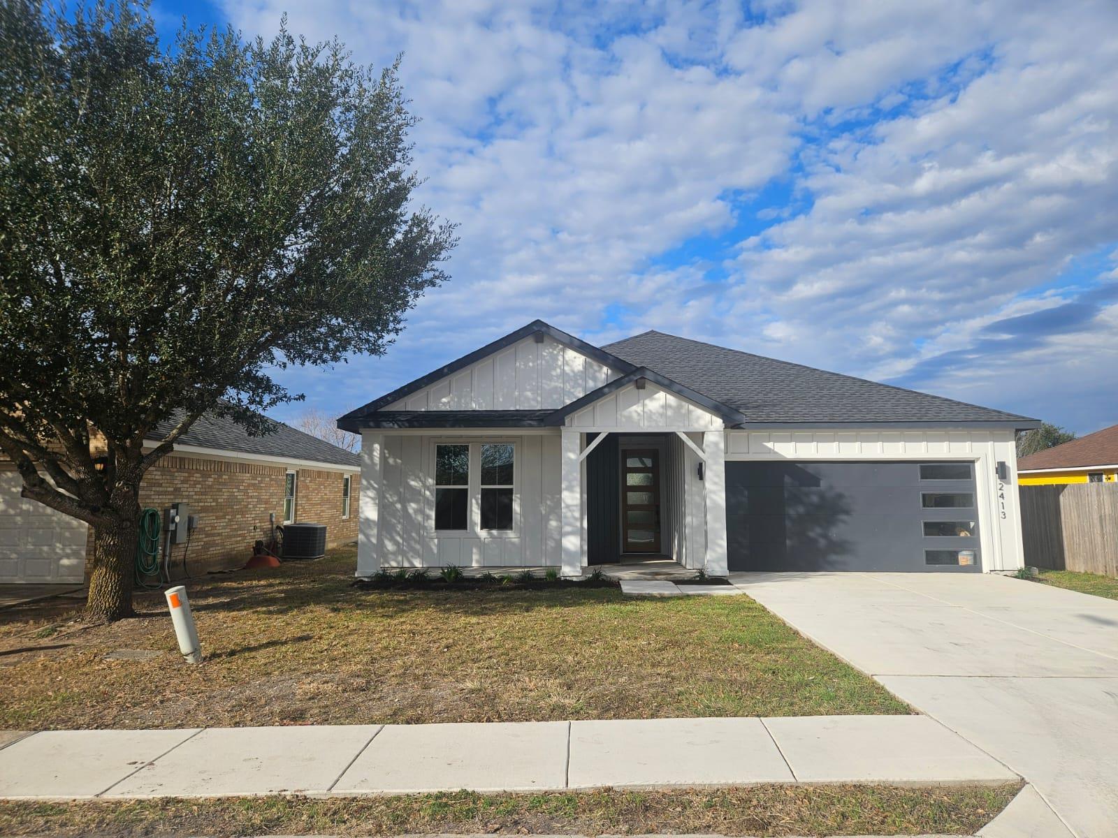 2413 Blue Sky Ln, Lockhart, TX 78644