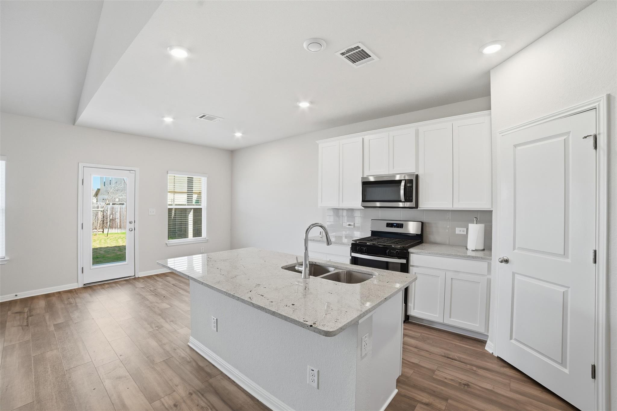 106 Osier Pass, Hutto, TX 78634