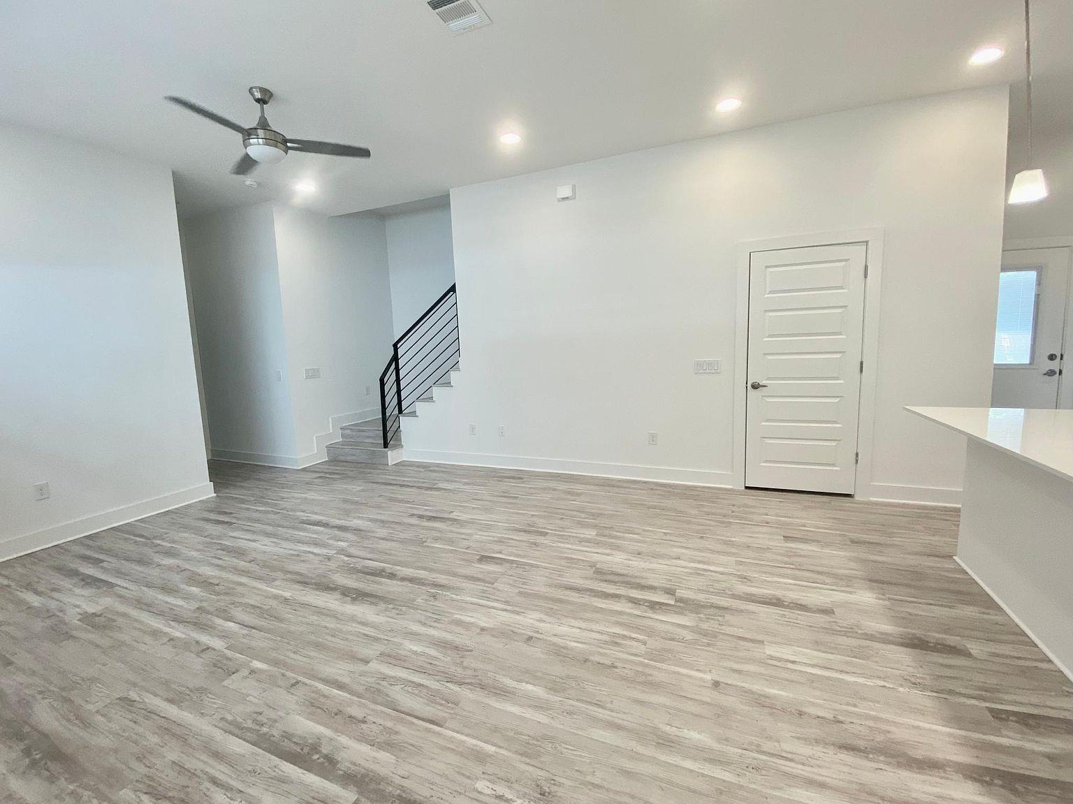 6809 Montana St # 2, Austin, TX 78741