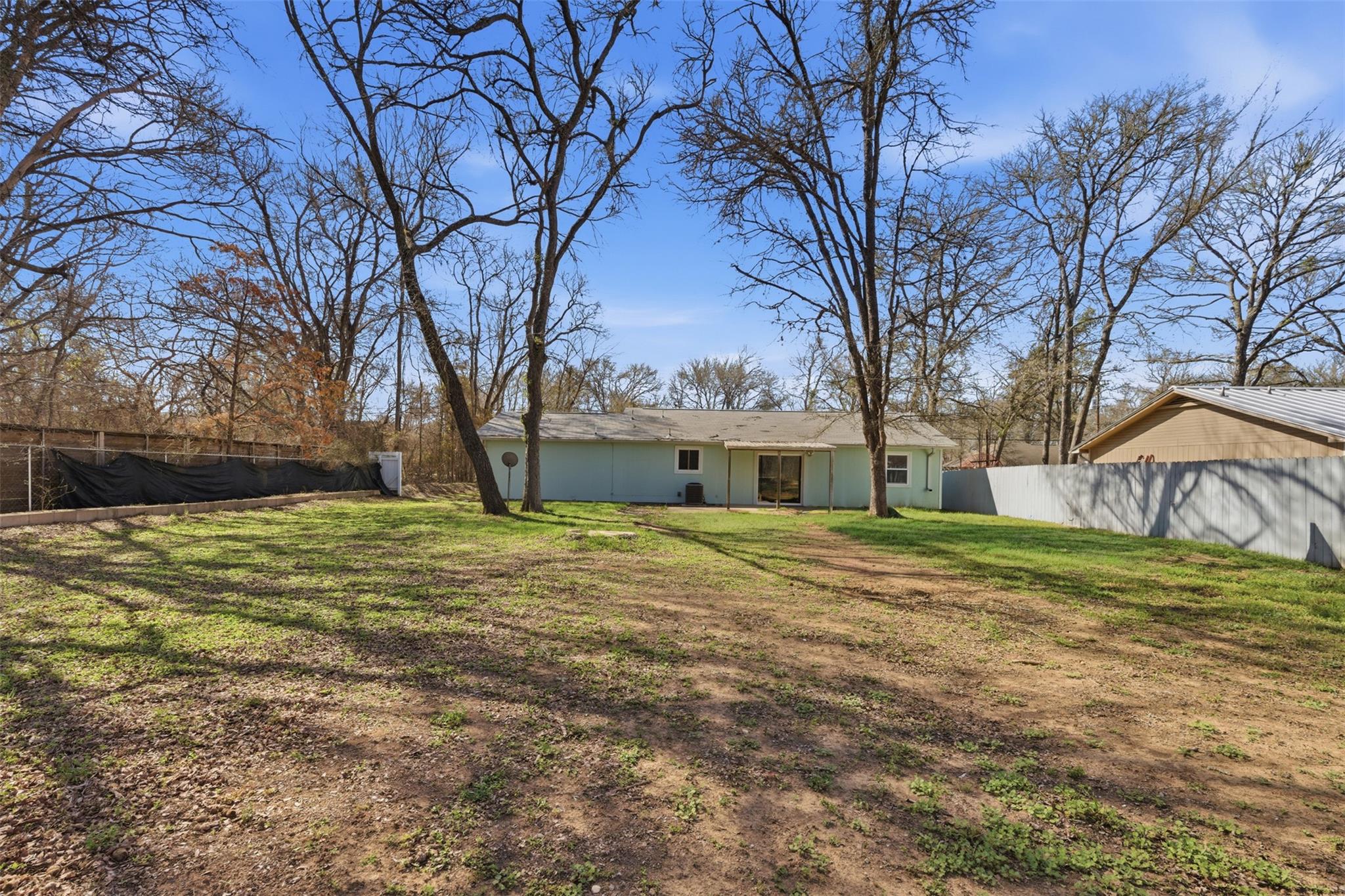 250 E Keanahalululu Ln, Bastrop, TX 78602