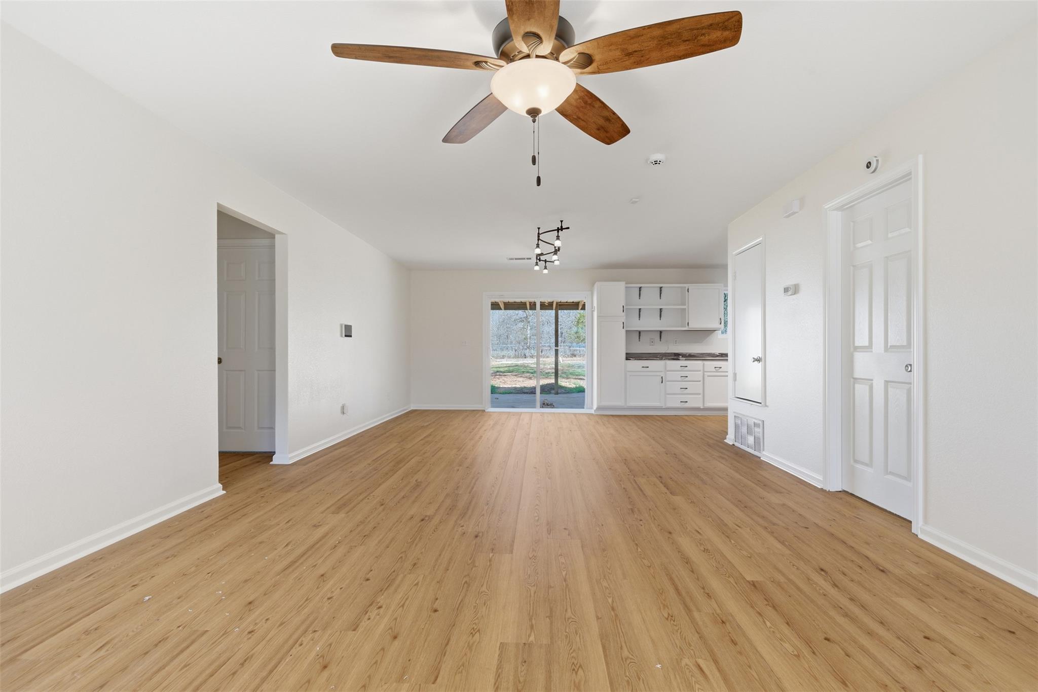 250 E Keanahalululu Ln, Bastrop, TX 78602