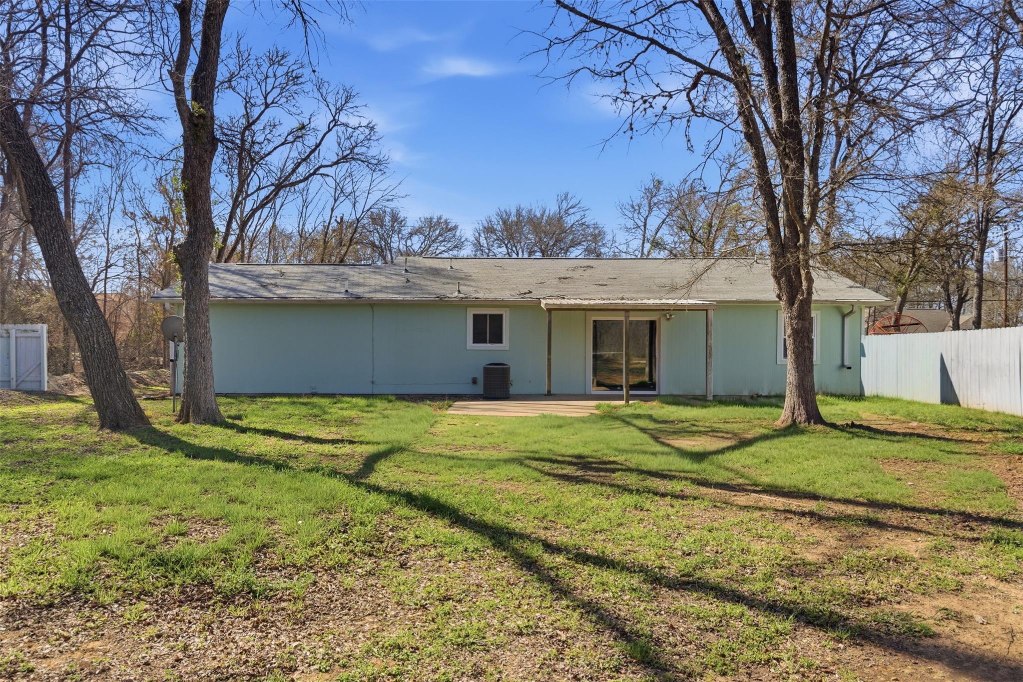 250 E Keanahalululu Ln, Bastrop, TX 78602