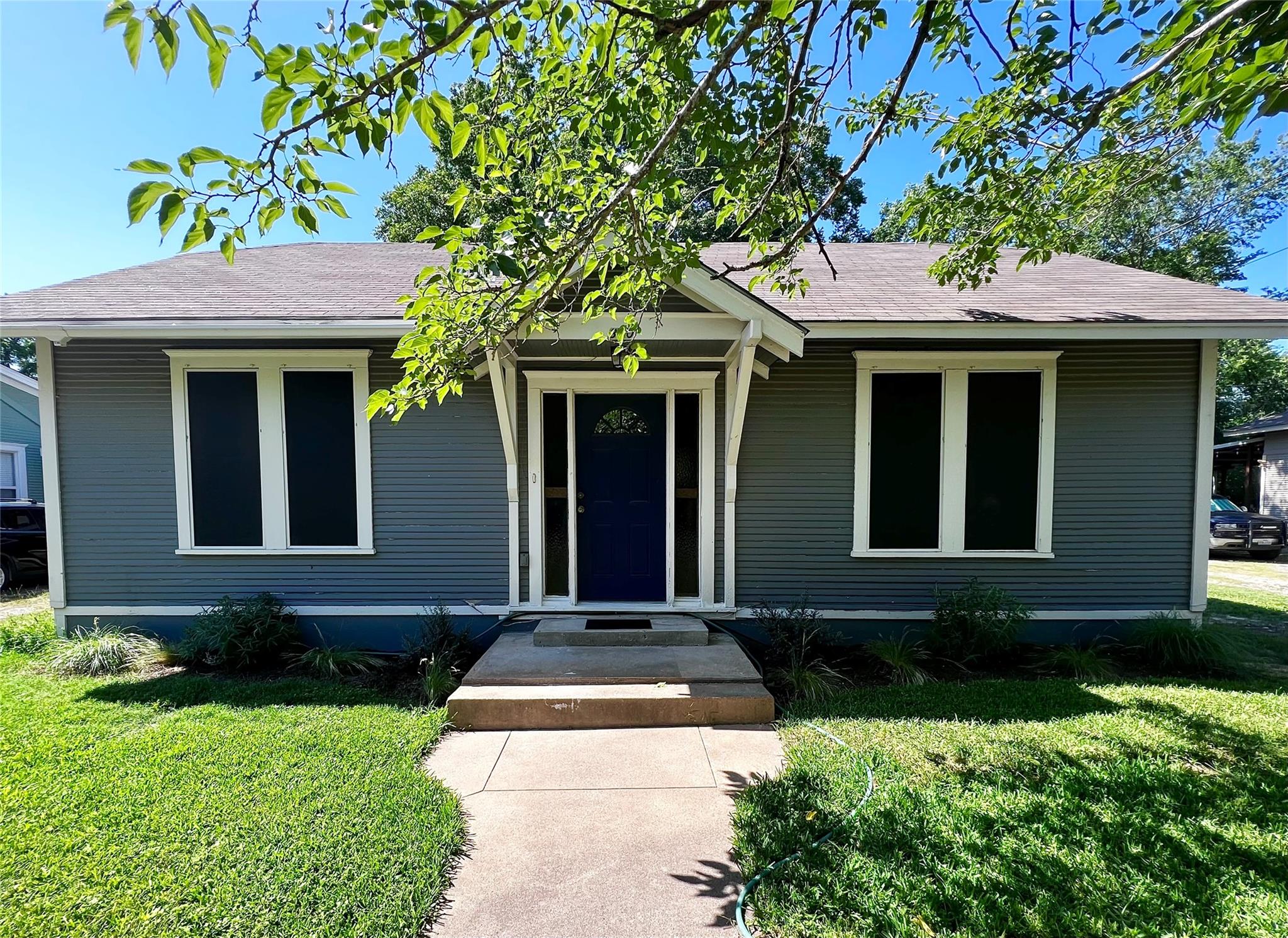 810 Cecelia St, Taylor, TX 76574