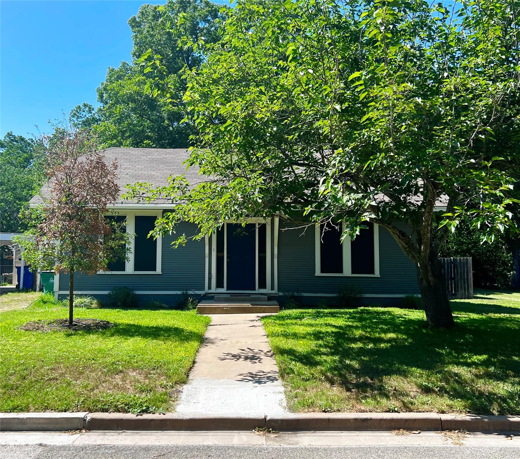 810 Cecelia St, Taylor, TX 76574