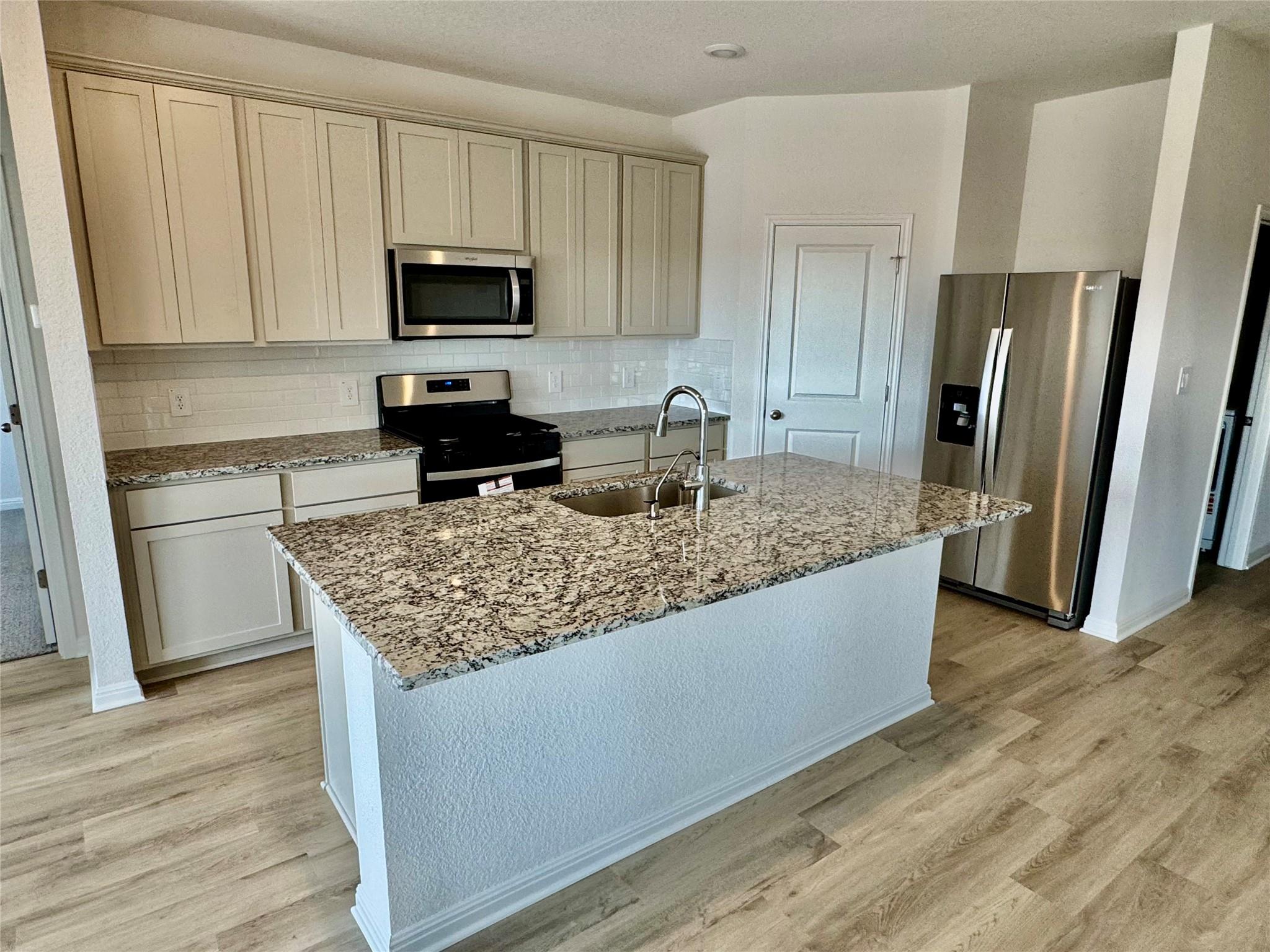 132 Holmby Dr, Hutto, TX 78634