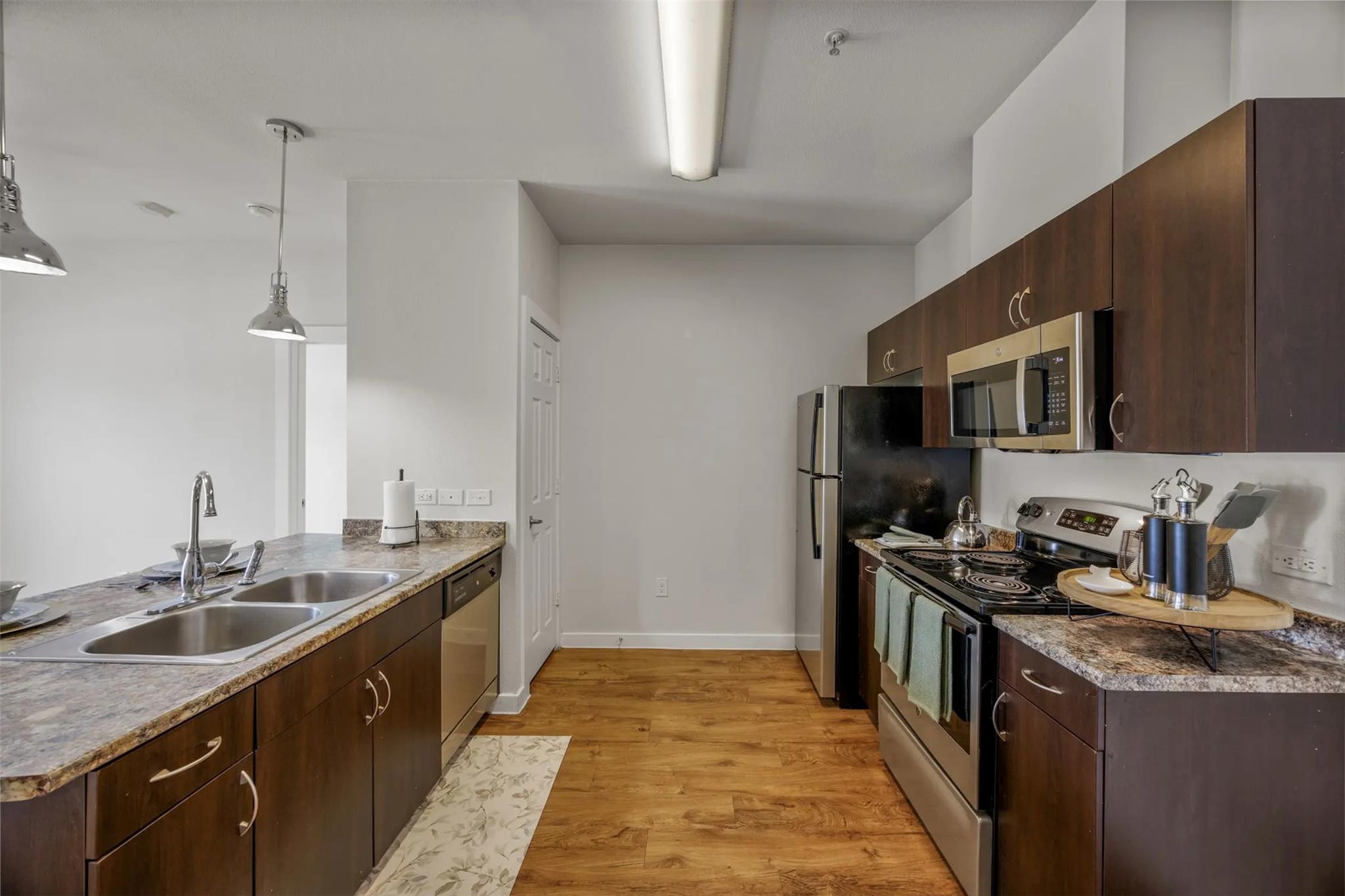 6725 Circle South Rd # B-1305, Austin, TX 78745