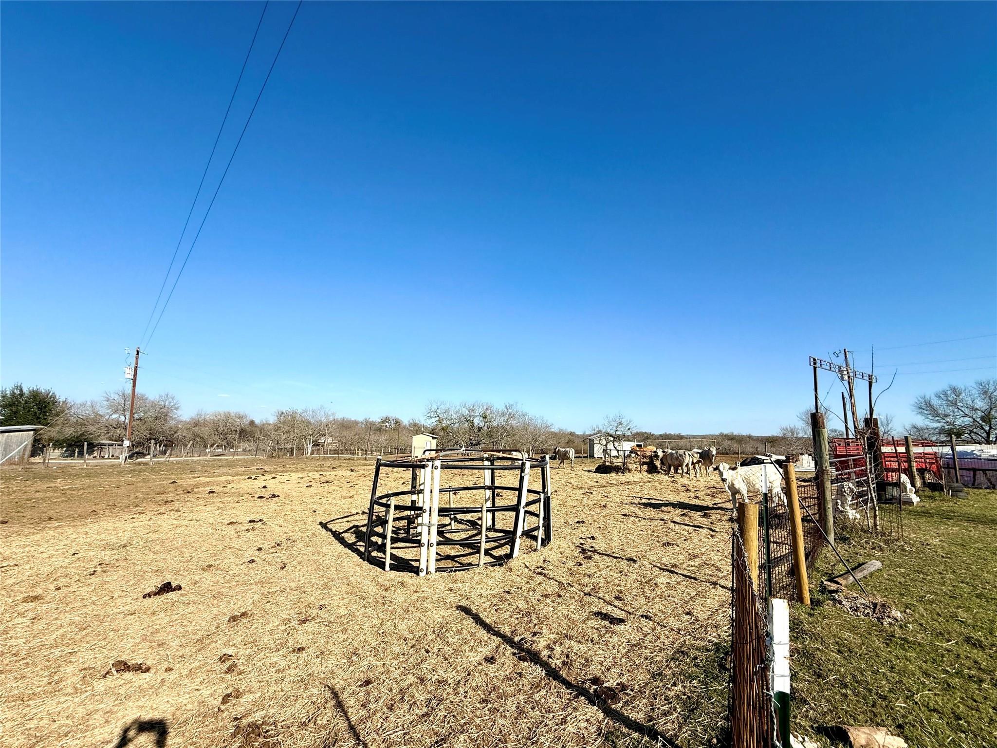 685 Fox Ln, Lockhart, TX 78644