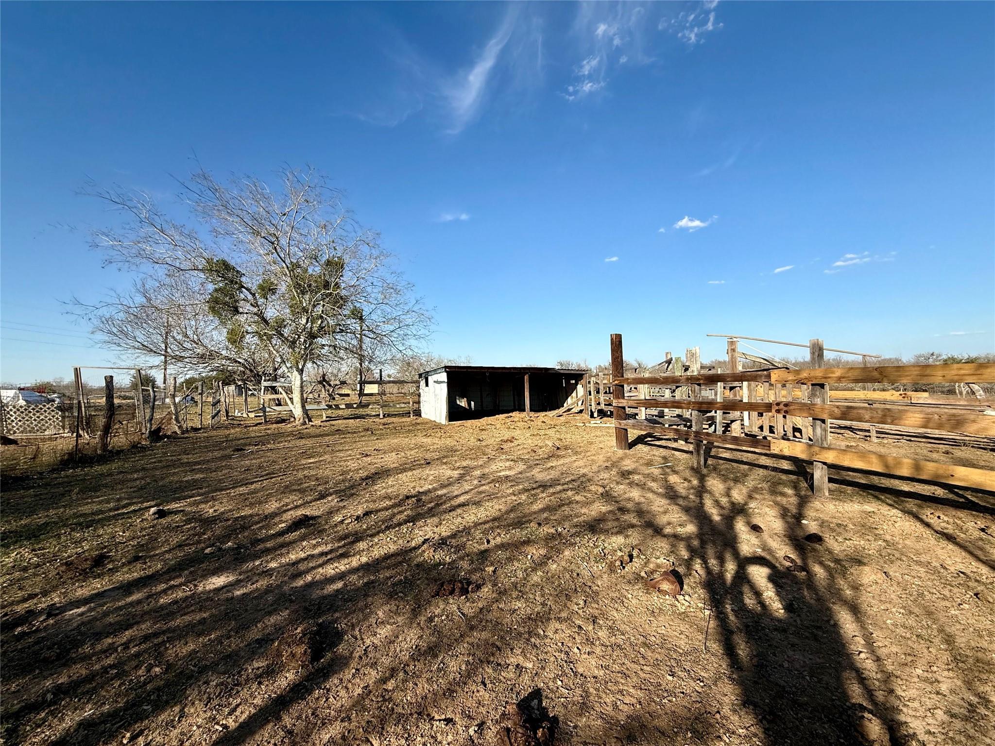 685 Fox Ln, Lockhart, TX 78644