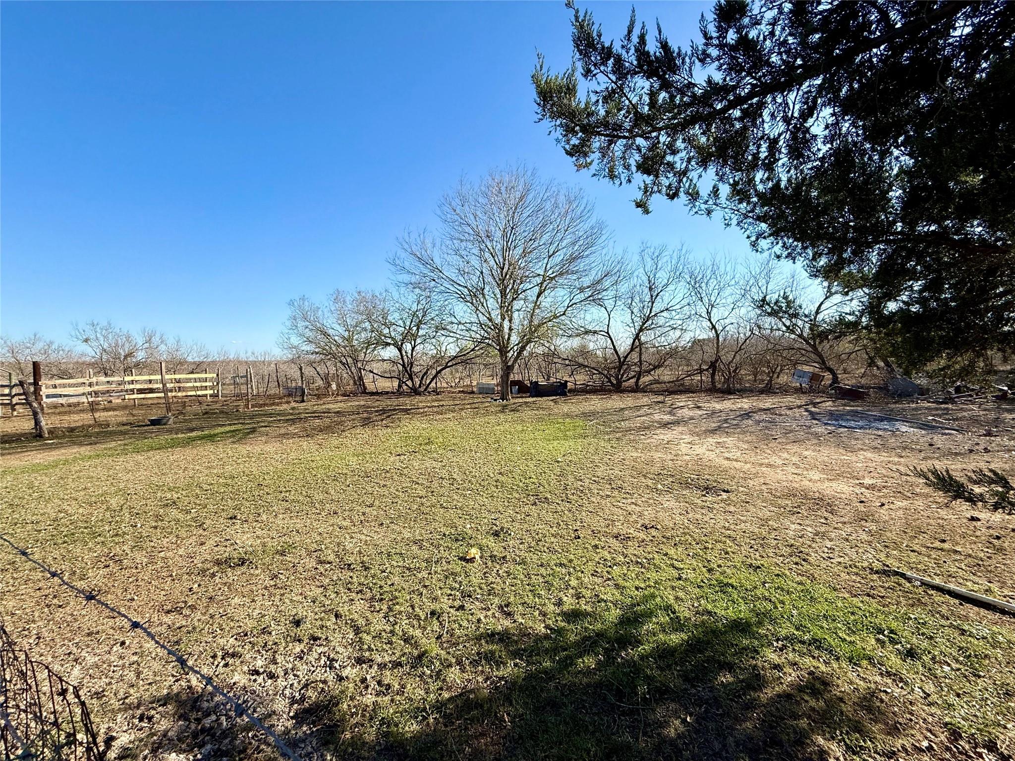 685 Fox Ln, Lockhart, TX 78644
