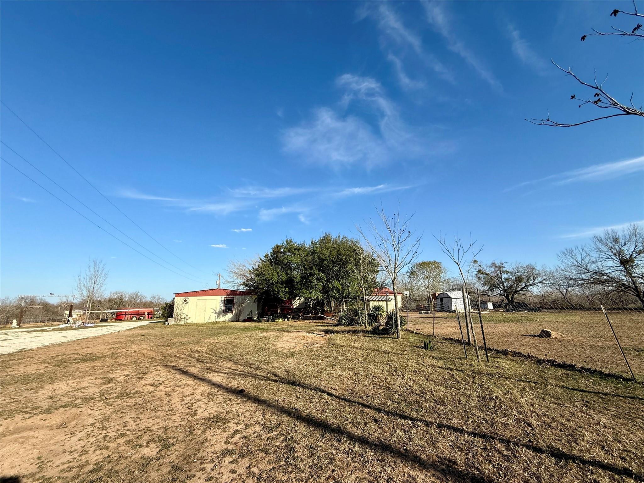 685 Fox Ln, Lockhart, TX 78644
