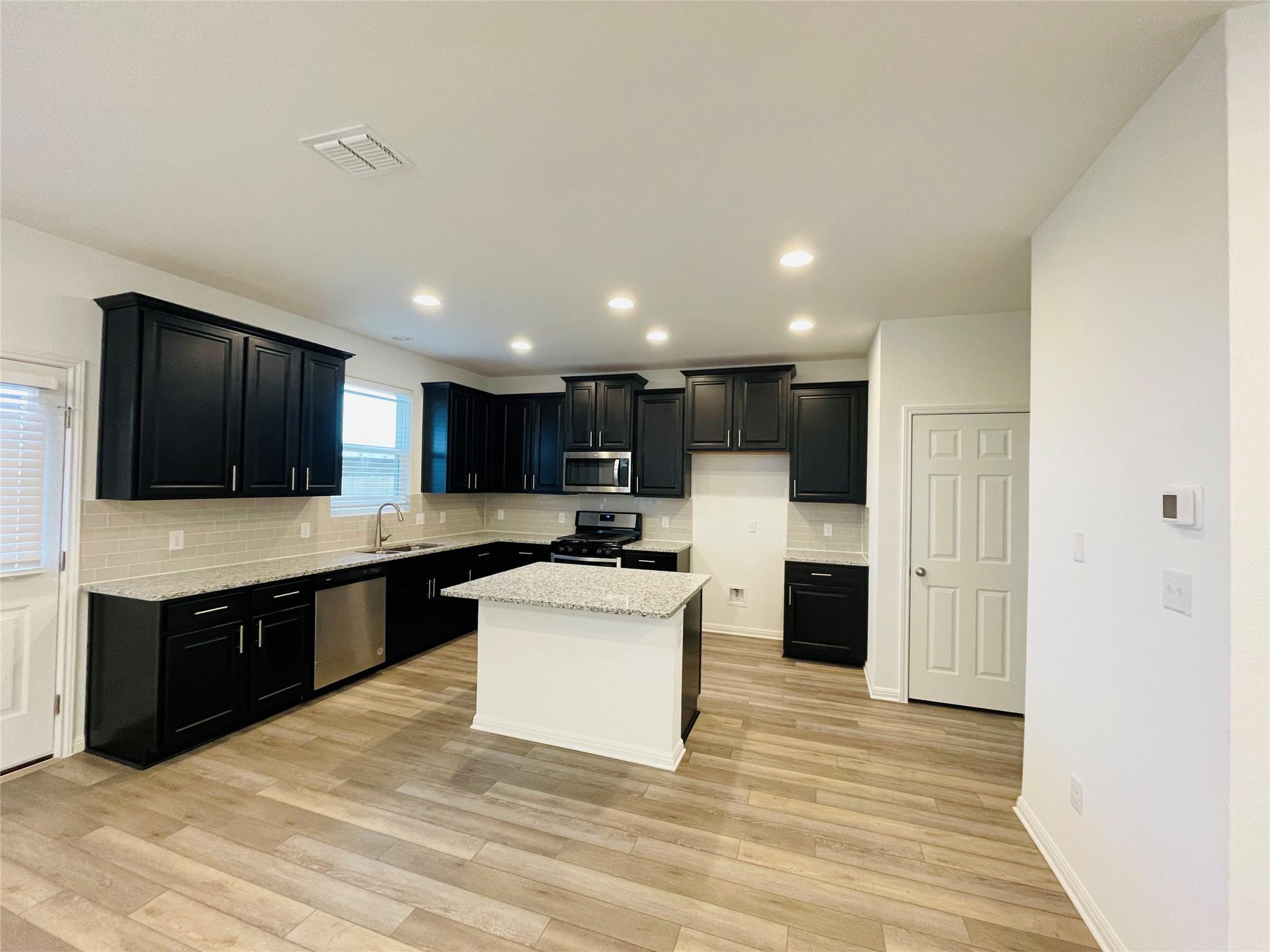 3201 College Park Dr # 14, Round Rock, TX 78665