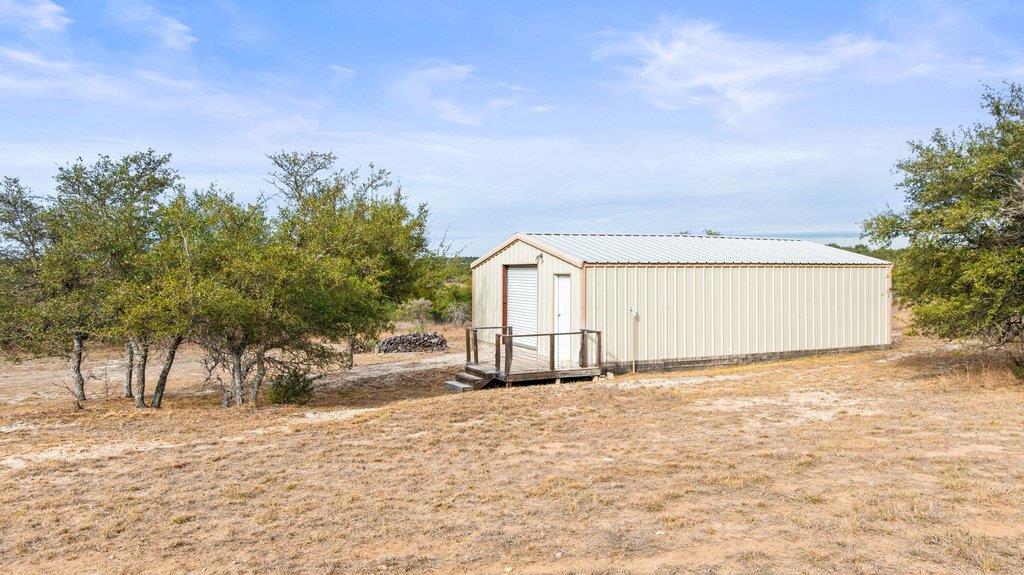 232 Crooked Oak Ln, Round Mountain, TX 78663