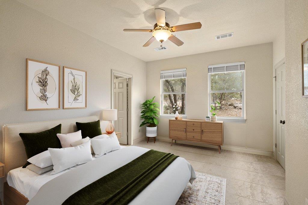 232 Crooked Oak Ln, Round Mountain, TX 78663