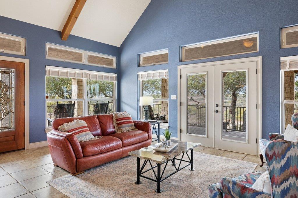 232 Crooked Oak Ln, Round Mountain, TX 78663