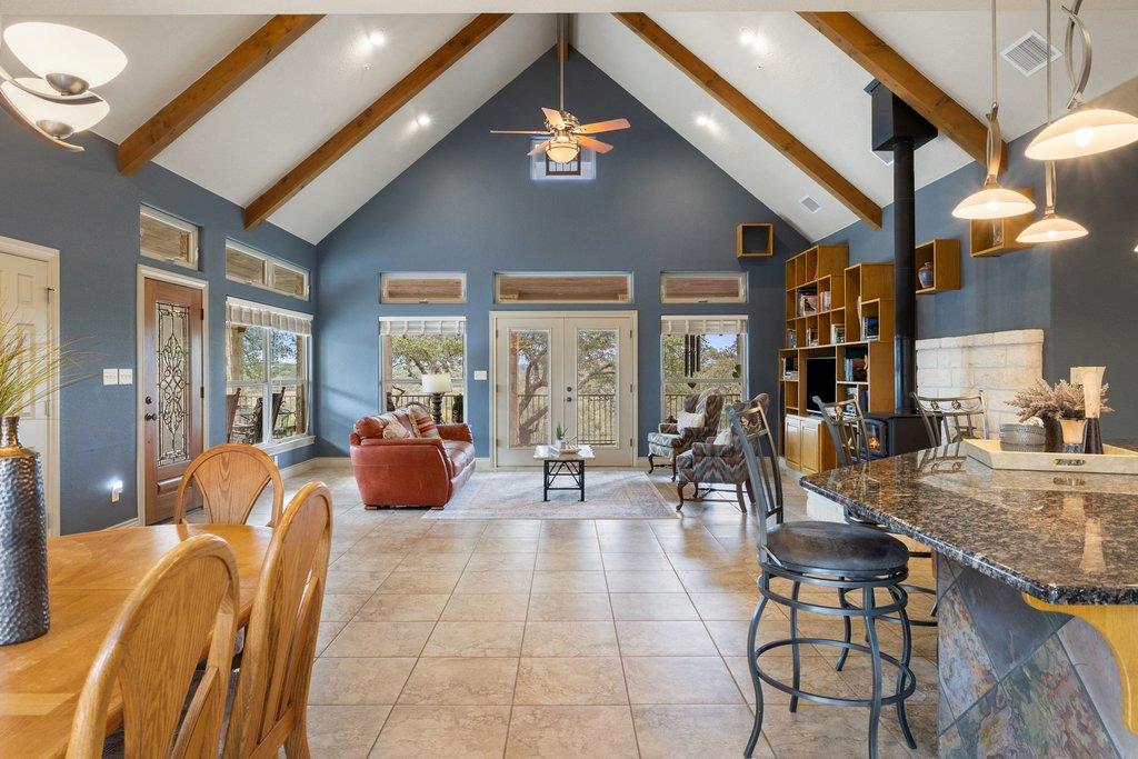 232 Crooked Oak Ln, Round Mountain, TX 78663