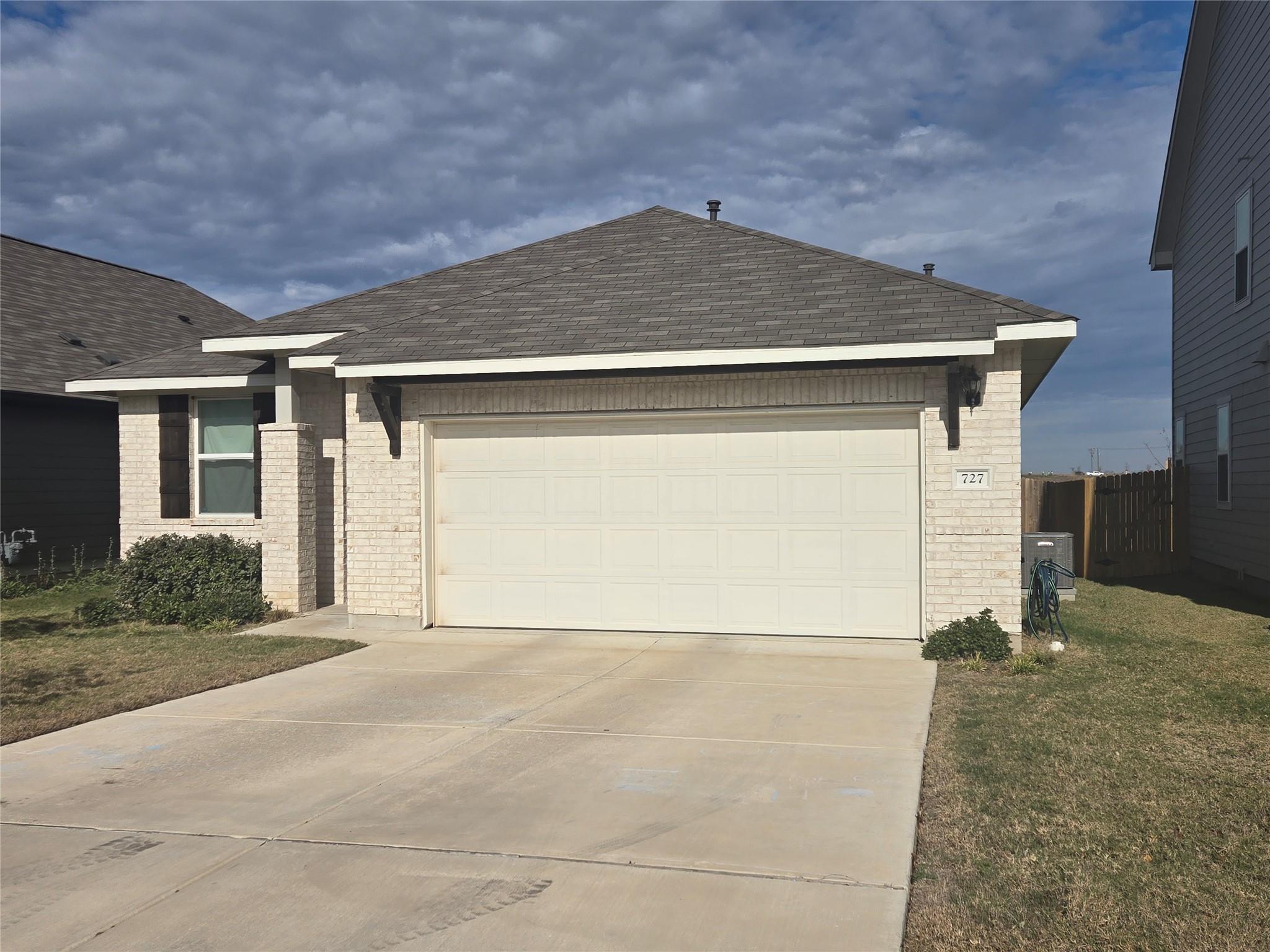 727 Gray Fox Loop, Hutto, TX 78634