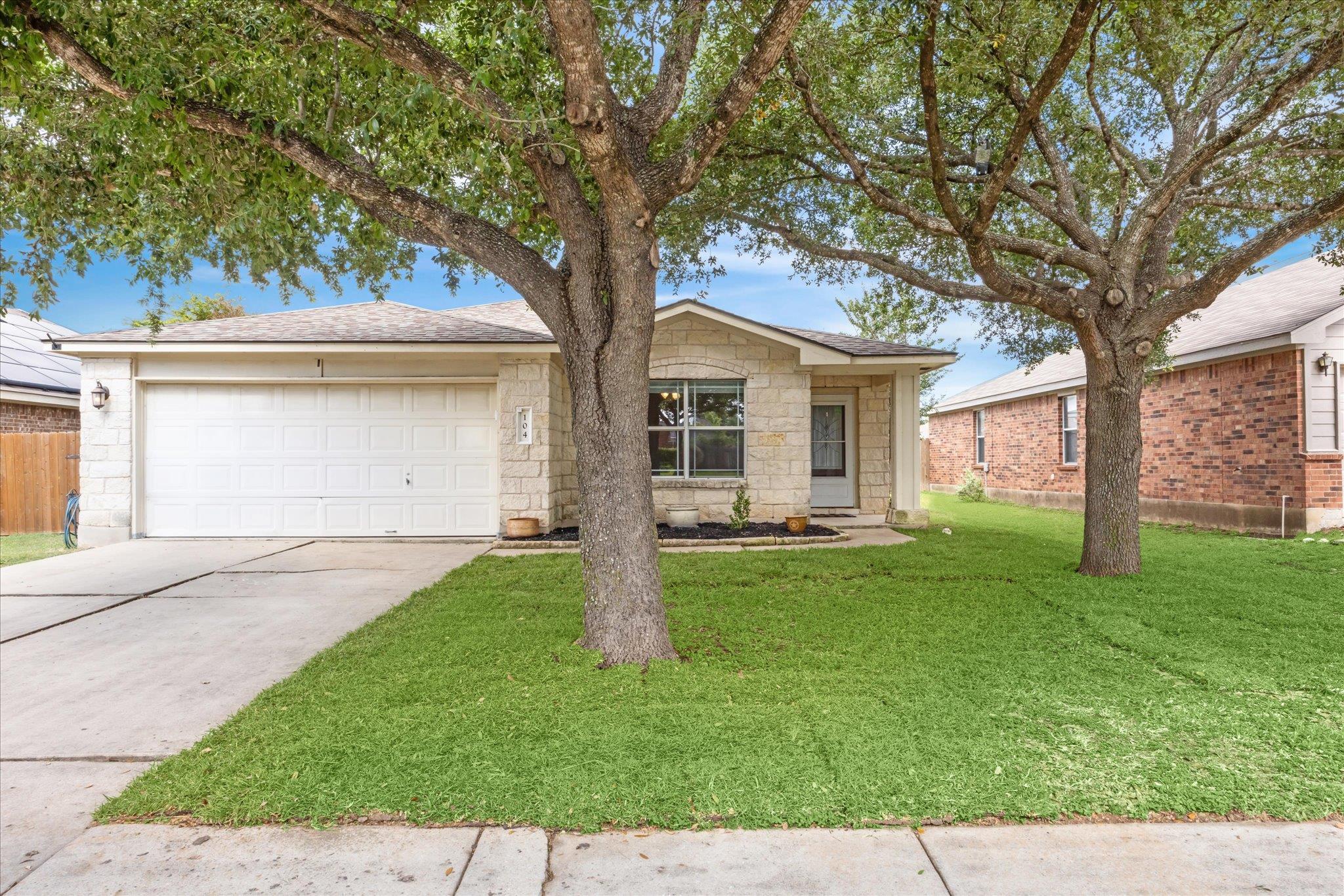 104 Lucky Clover Ln, Hutto, TX 78634
