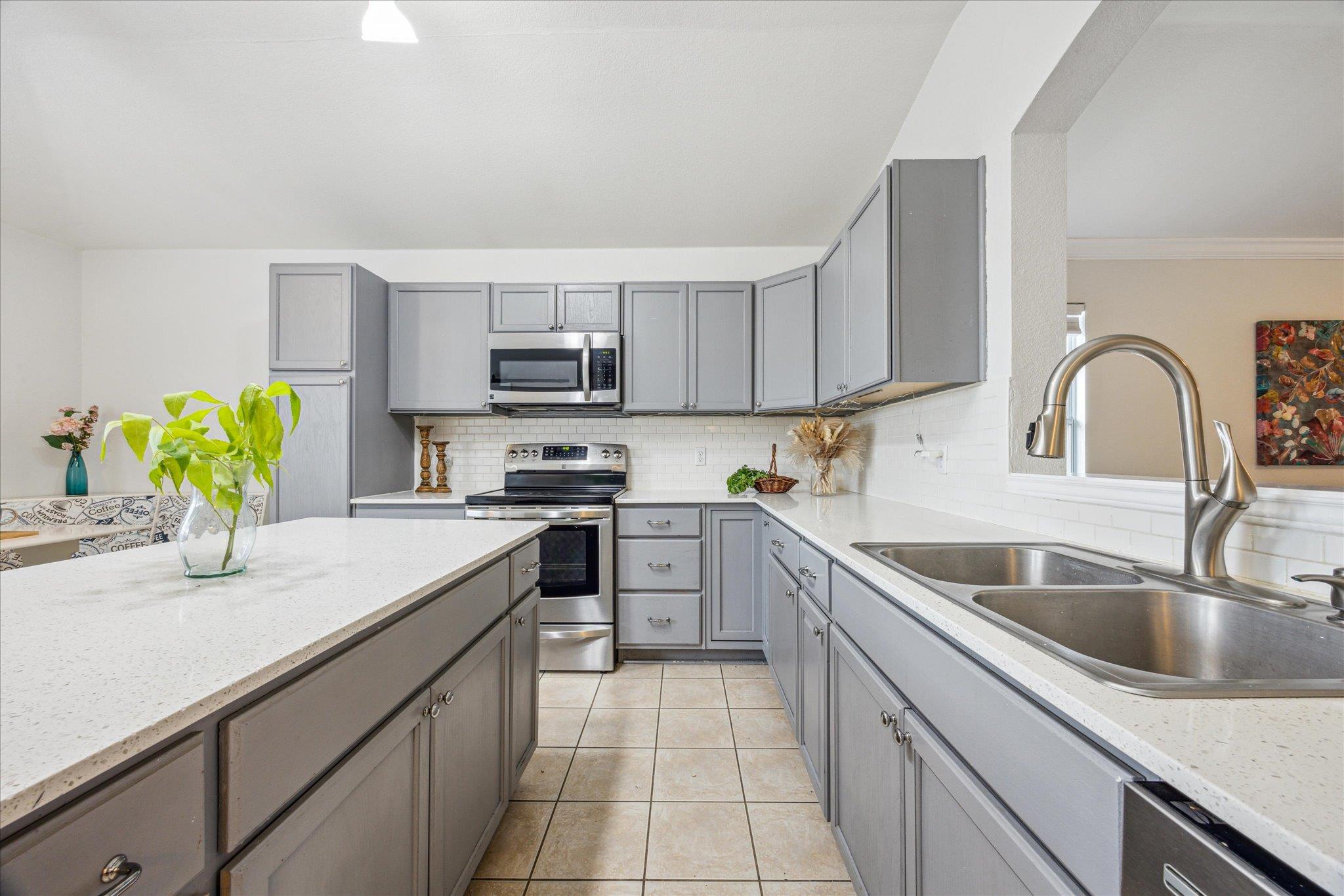 104 Lucky Clover Ln, Hutto, TX 78634