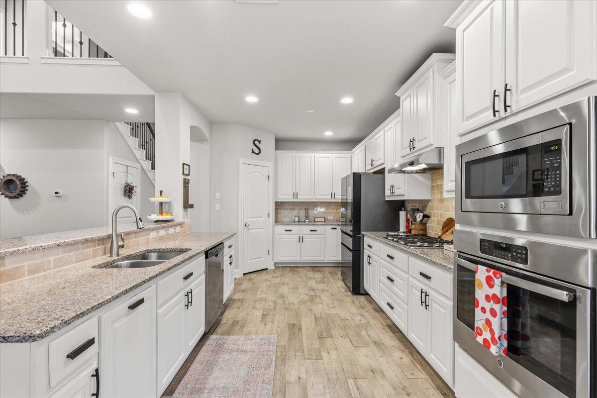 2852 Coral Valley Dr, Leander, TX 78641