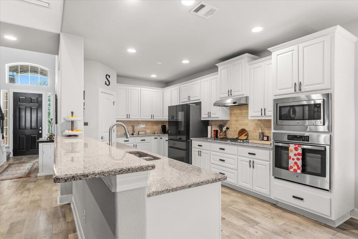 2852 Coral Valley Dr, Leander, TX 78641