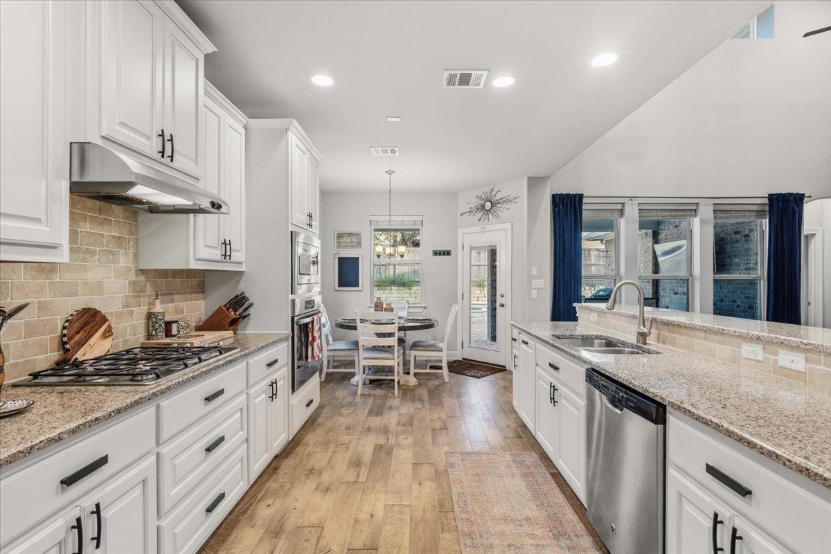 2852 Coral Valley Dr, Leander, TX 78641