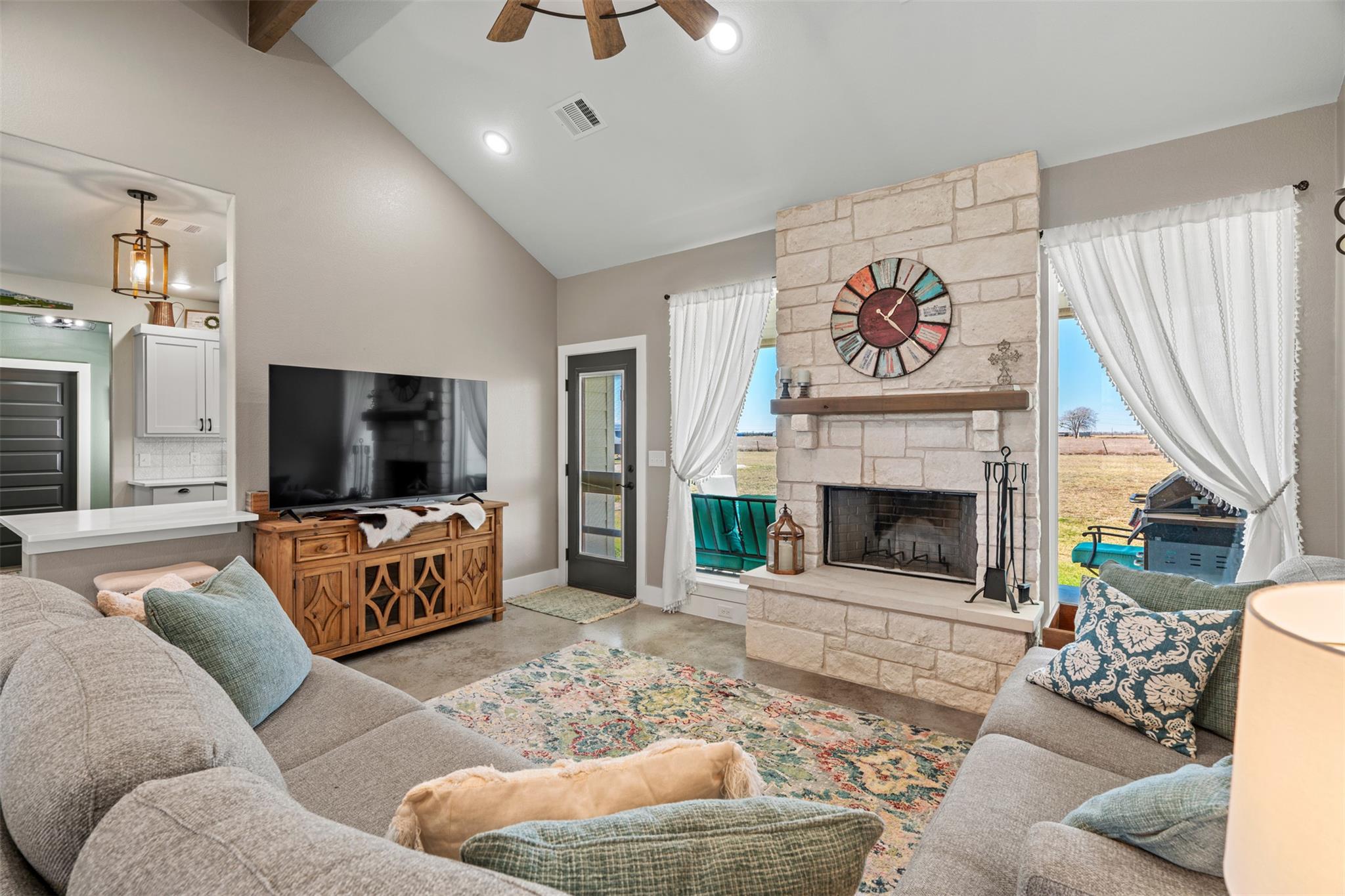 1024 Apache Trail, Rockdale, TX 76567