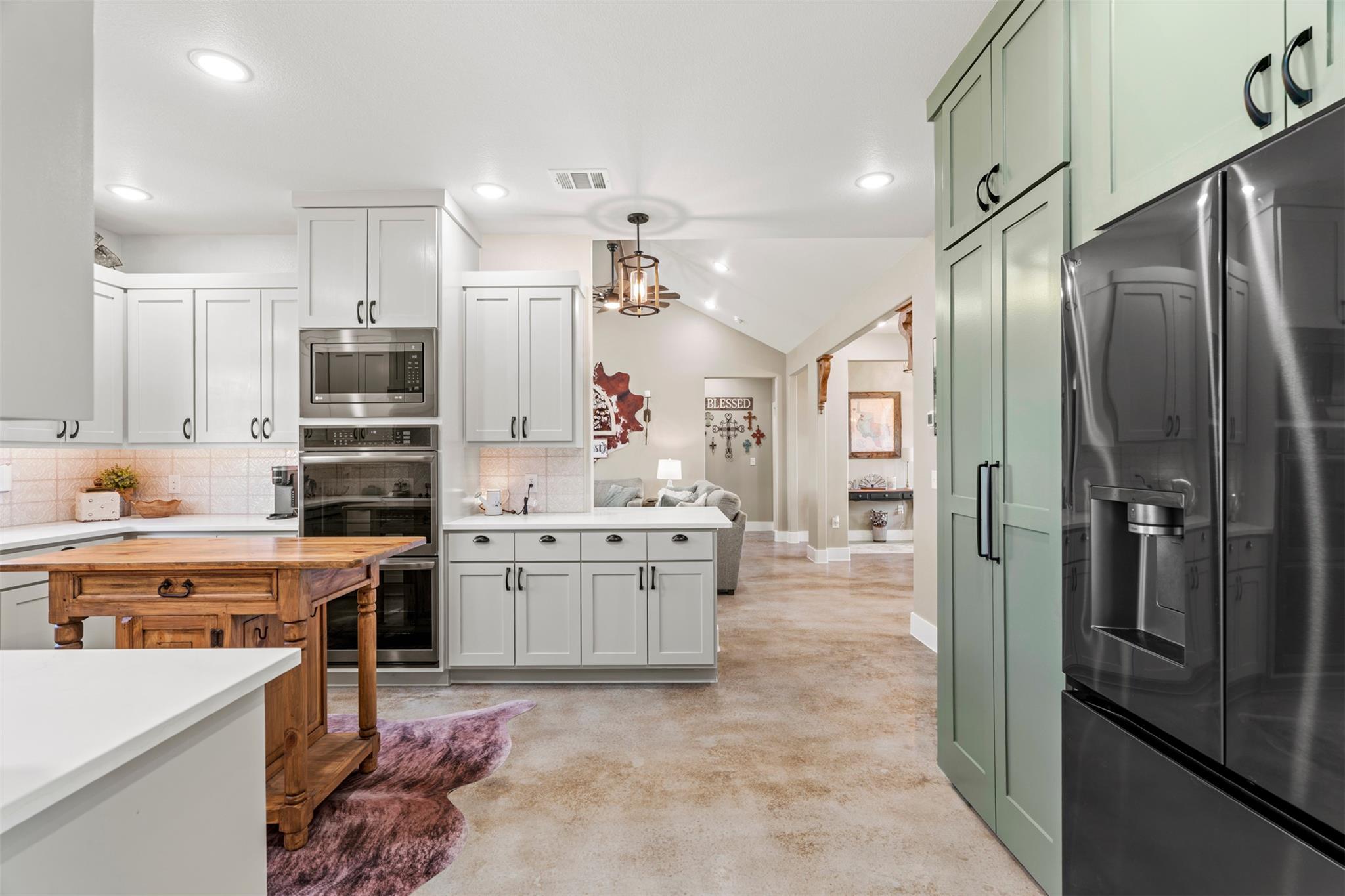 1024 Apache Trail, Rockdale, TX 76567