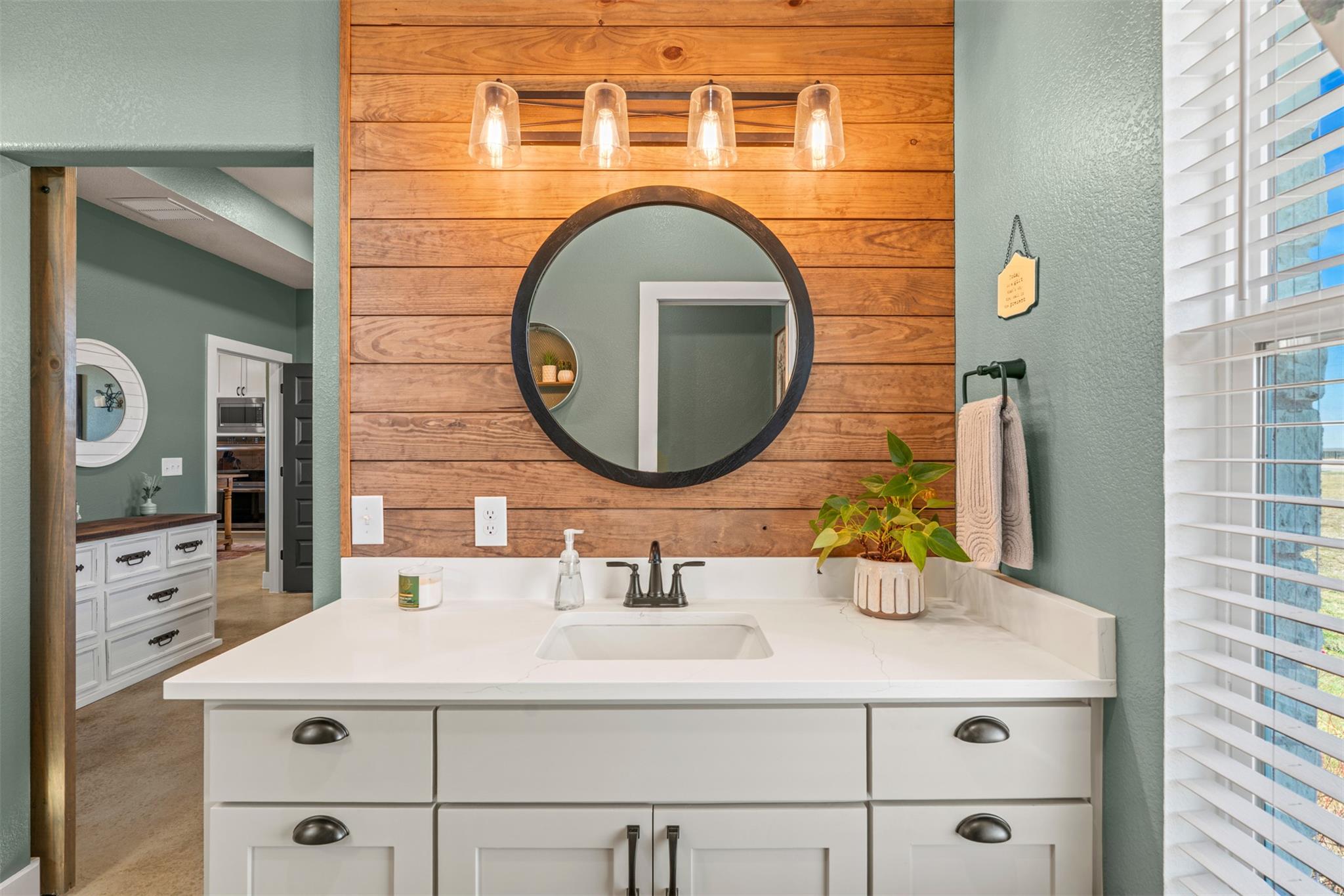 1024 Apache Trail, Rockdale, TX 76567