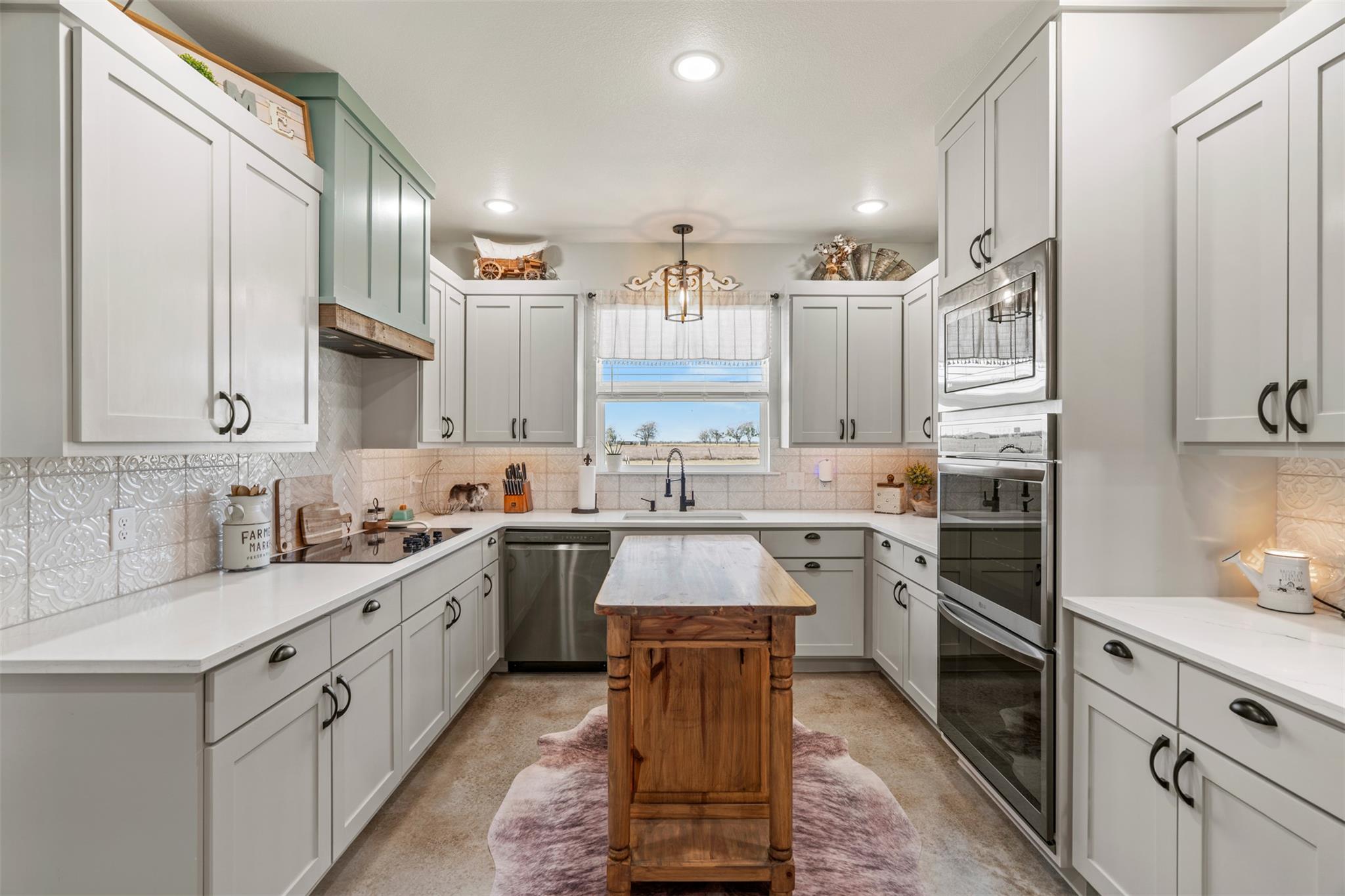 1024 Apache Trail, Rockdale, TX 76567