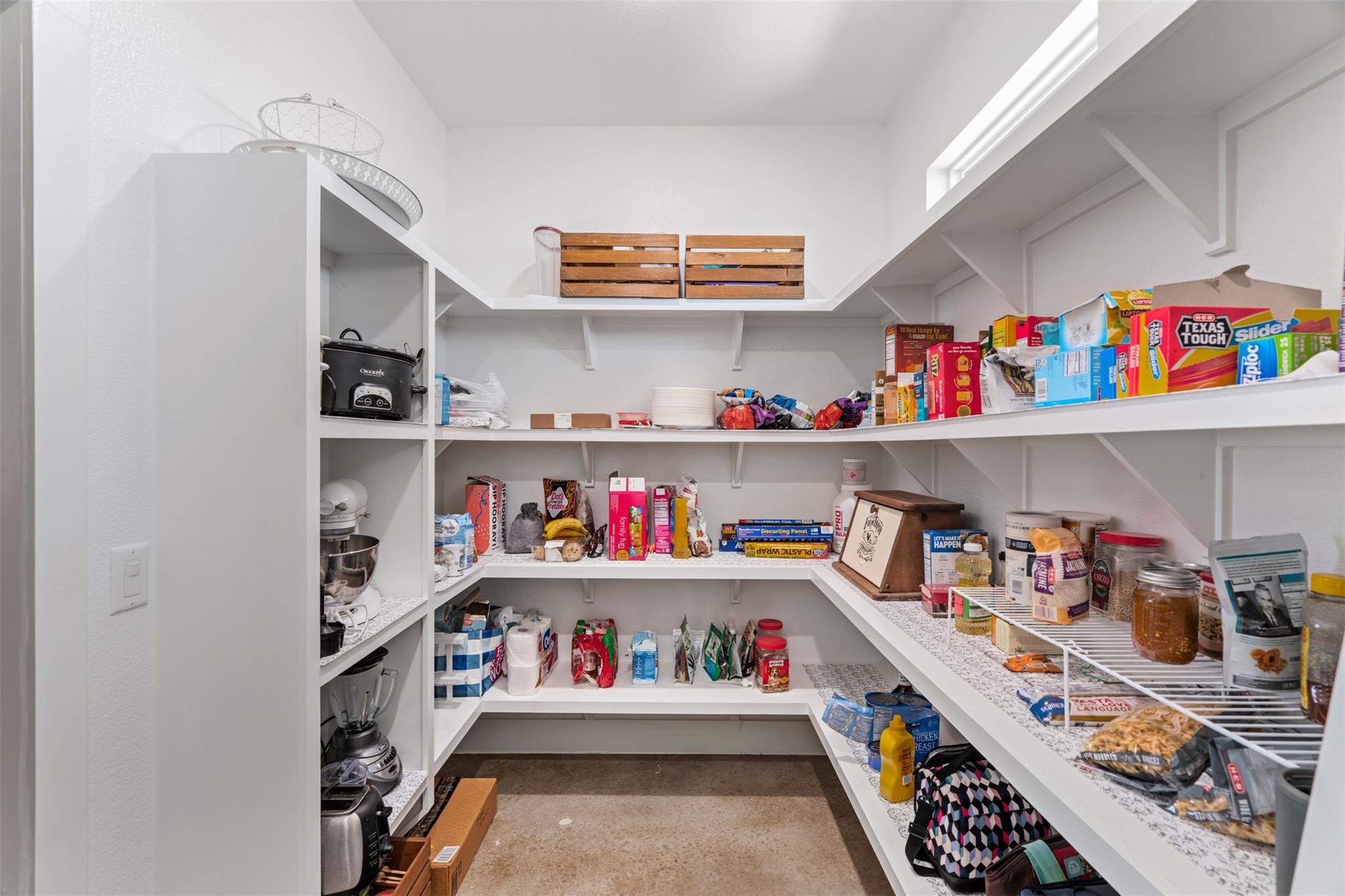 1024 Apache Trail, Rockdale, TX 76567