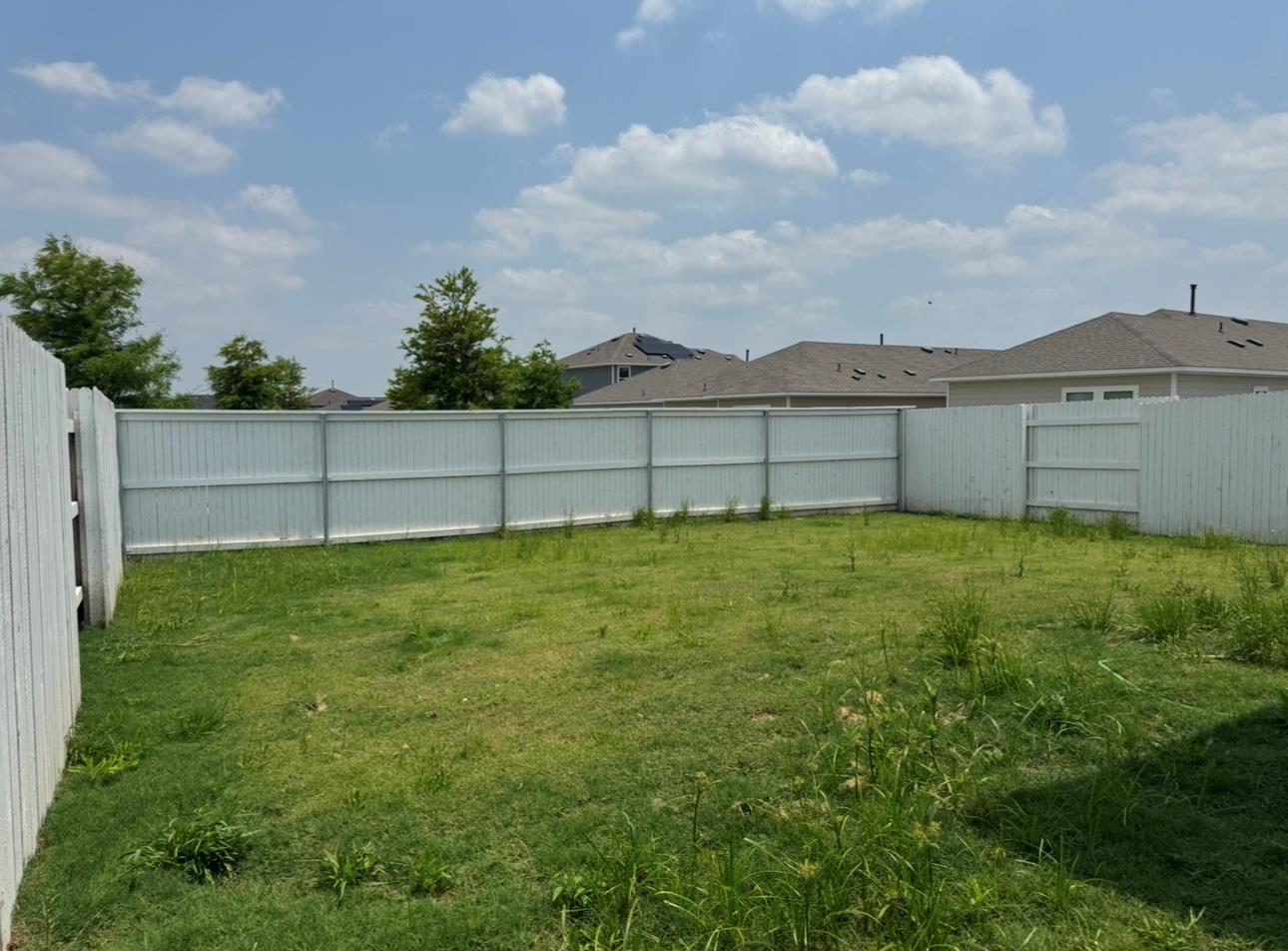 195 Heritage Mill Rd, Elgin, TX 78621