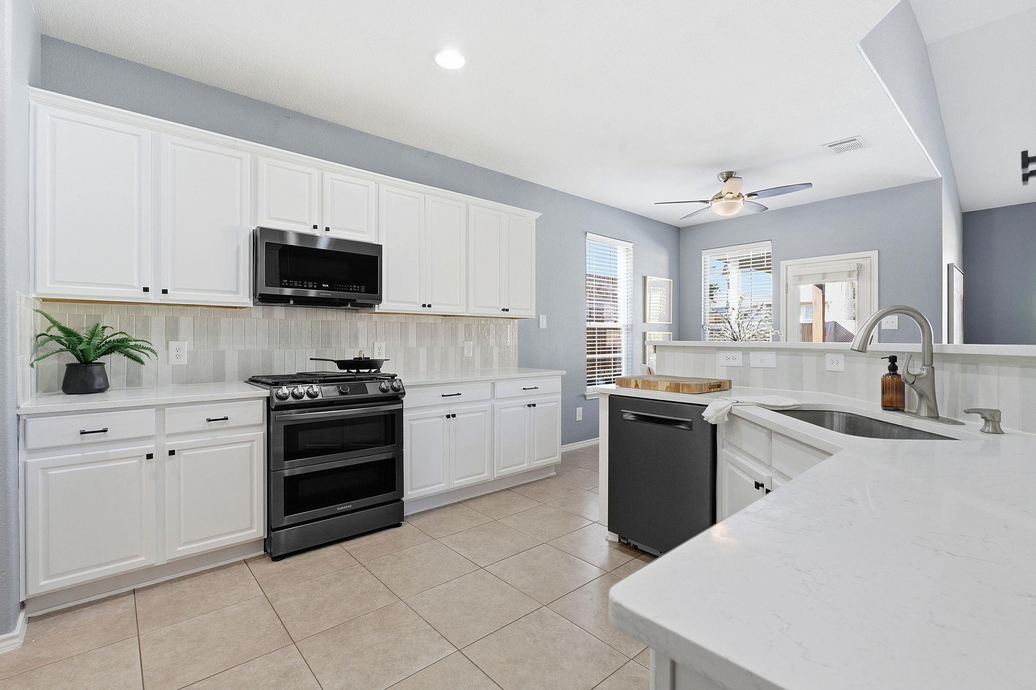 1209 Alpine Mountain Dr, Leander, TX 78641