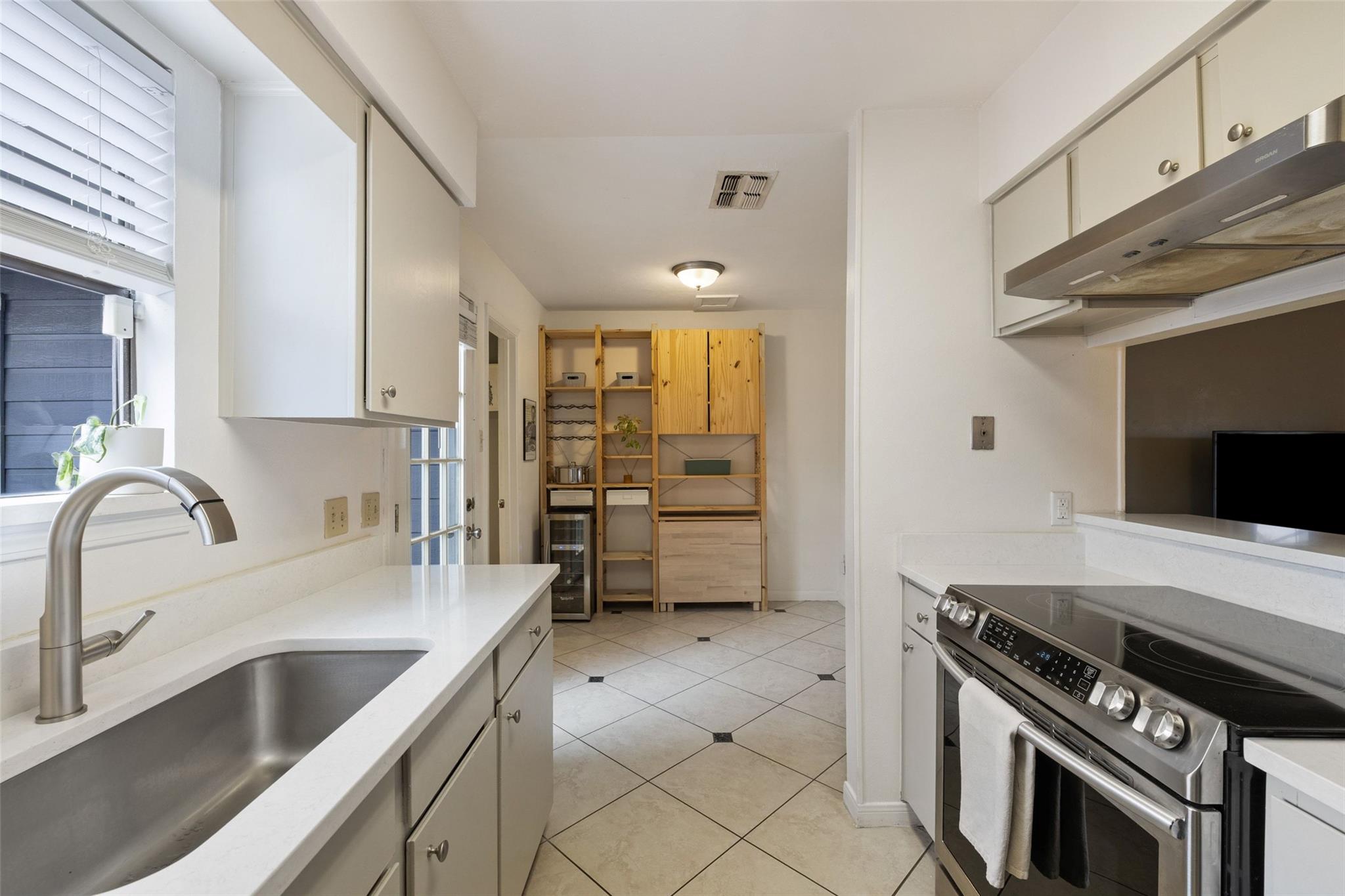 830 Banister Ln, Austin, TX 78704