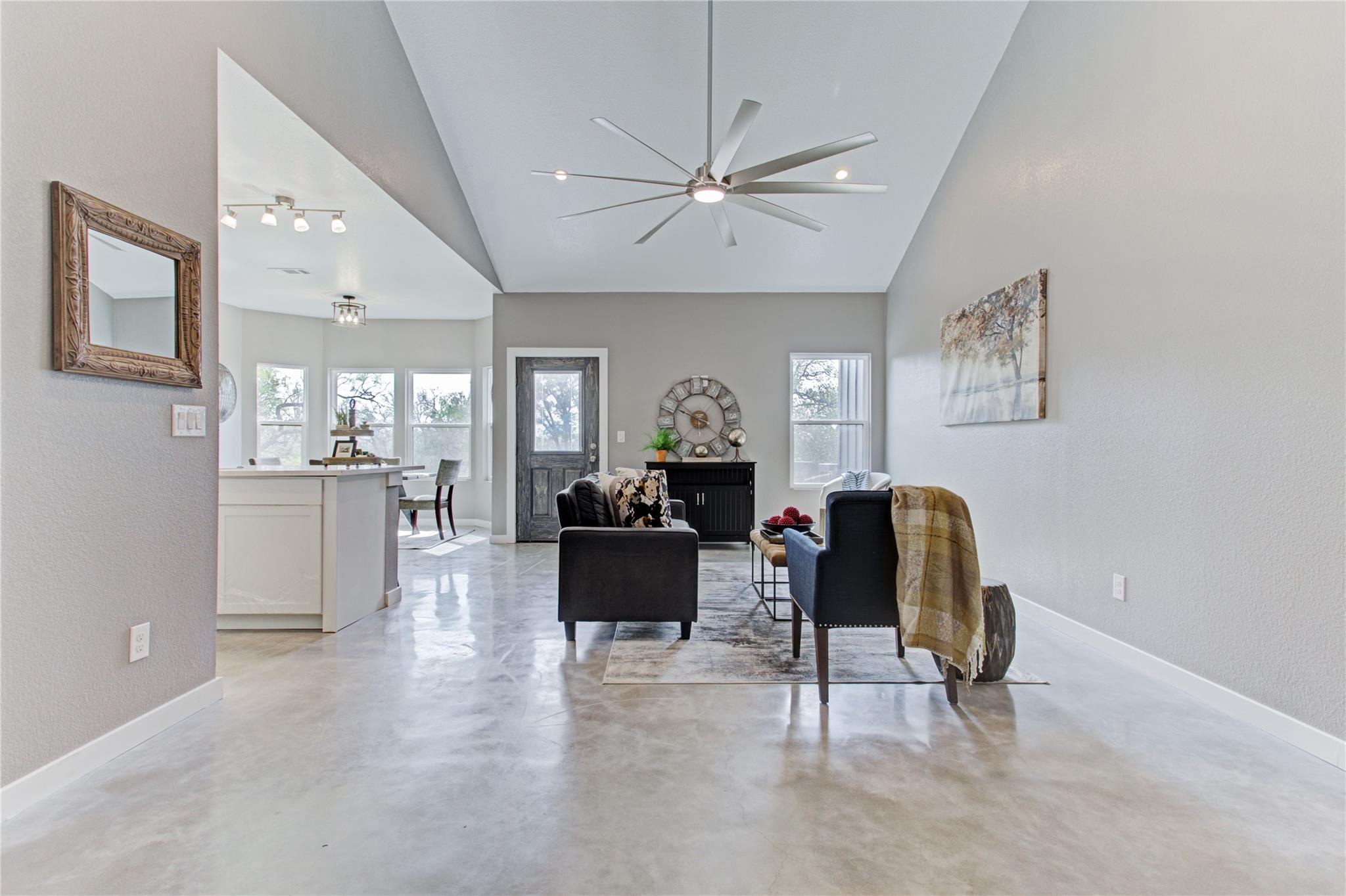 505 Chantilly Ln, Spicewood, TX 78669