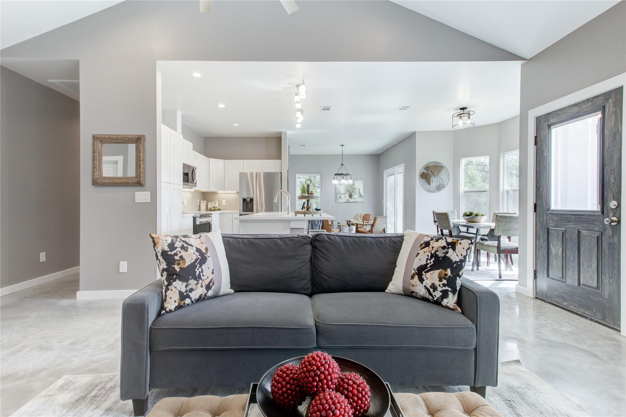 505 Chantilly Ln, Spicewood, TX 78669