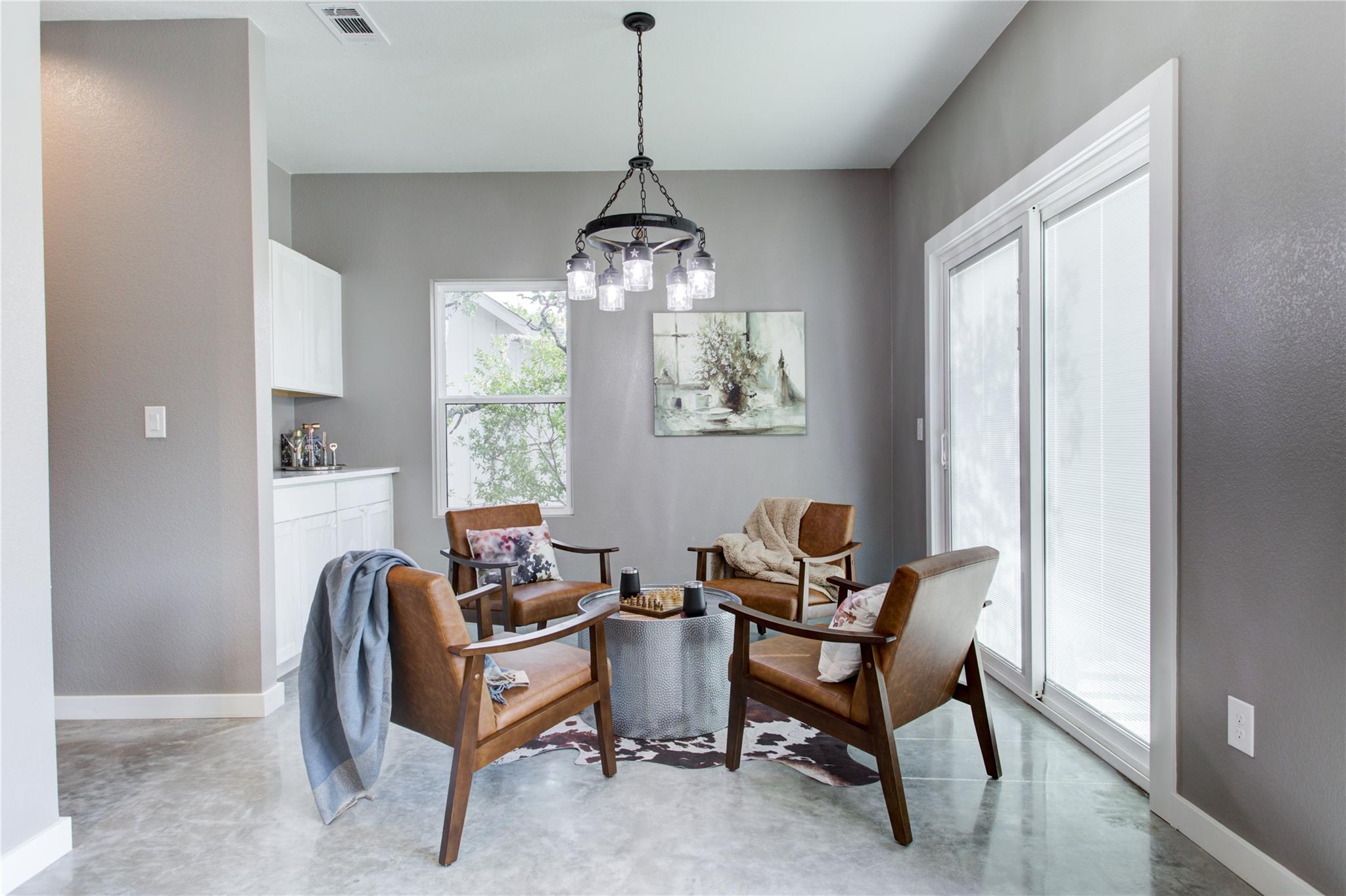 505 Chantilly Ln, Spicewood, TX 78669