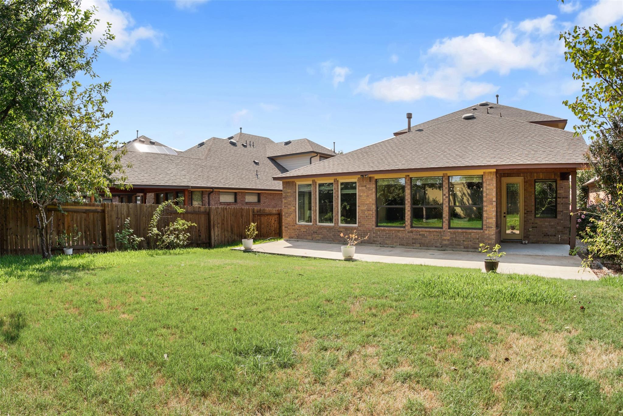 121 E Adelanta Pl, Round Rock, TX 78681