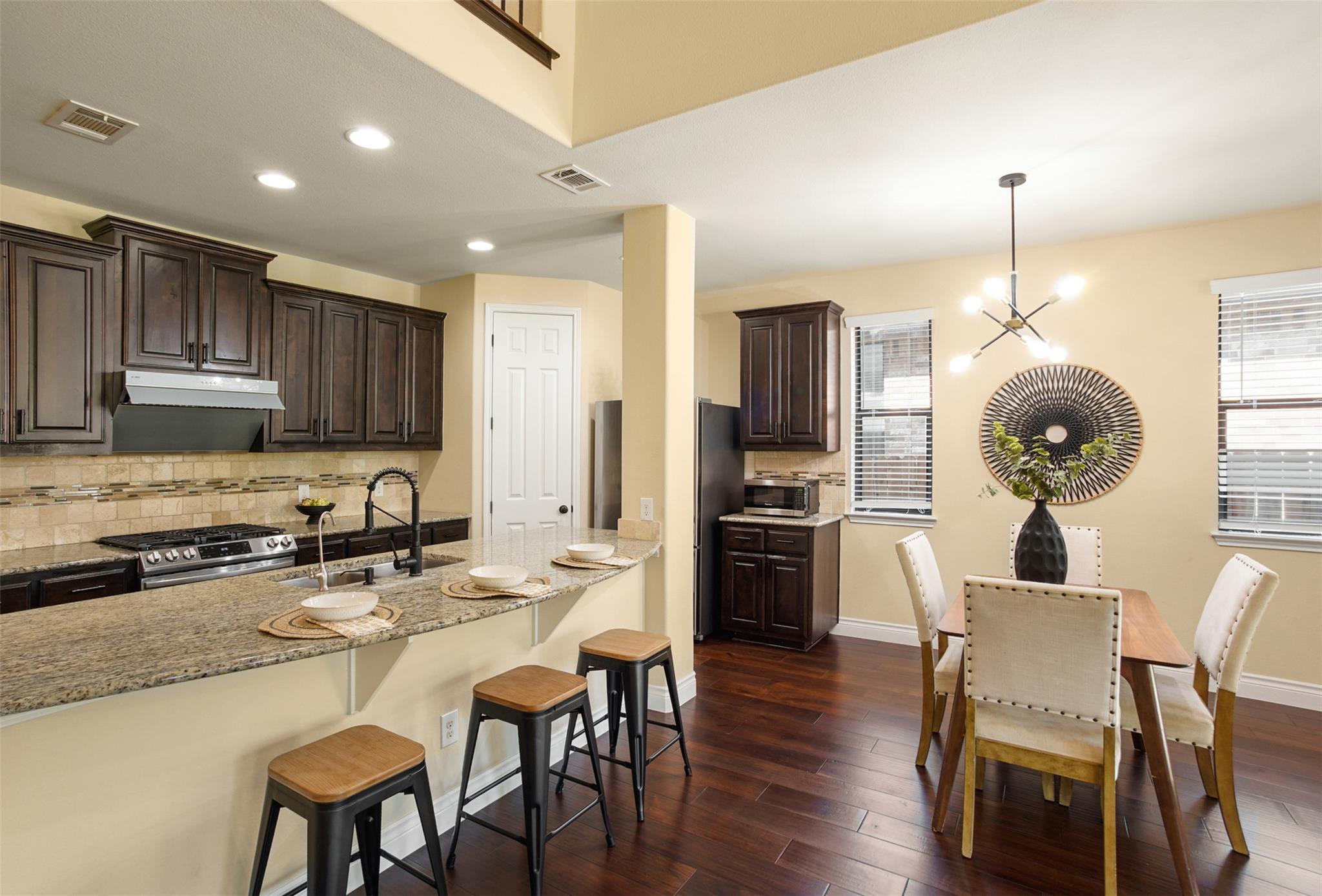 121 E Adelanta Pl, Round Rock, TX 78681