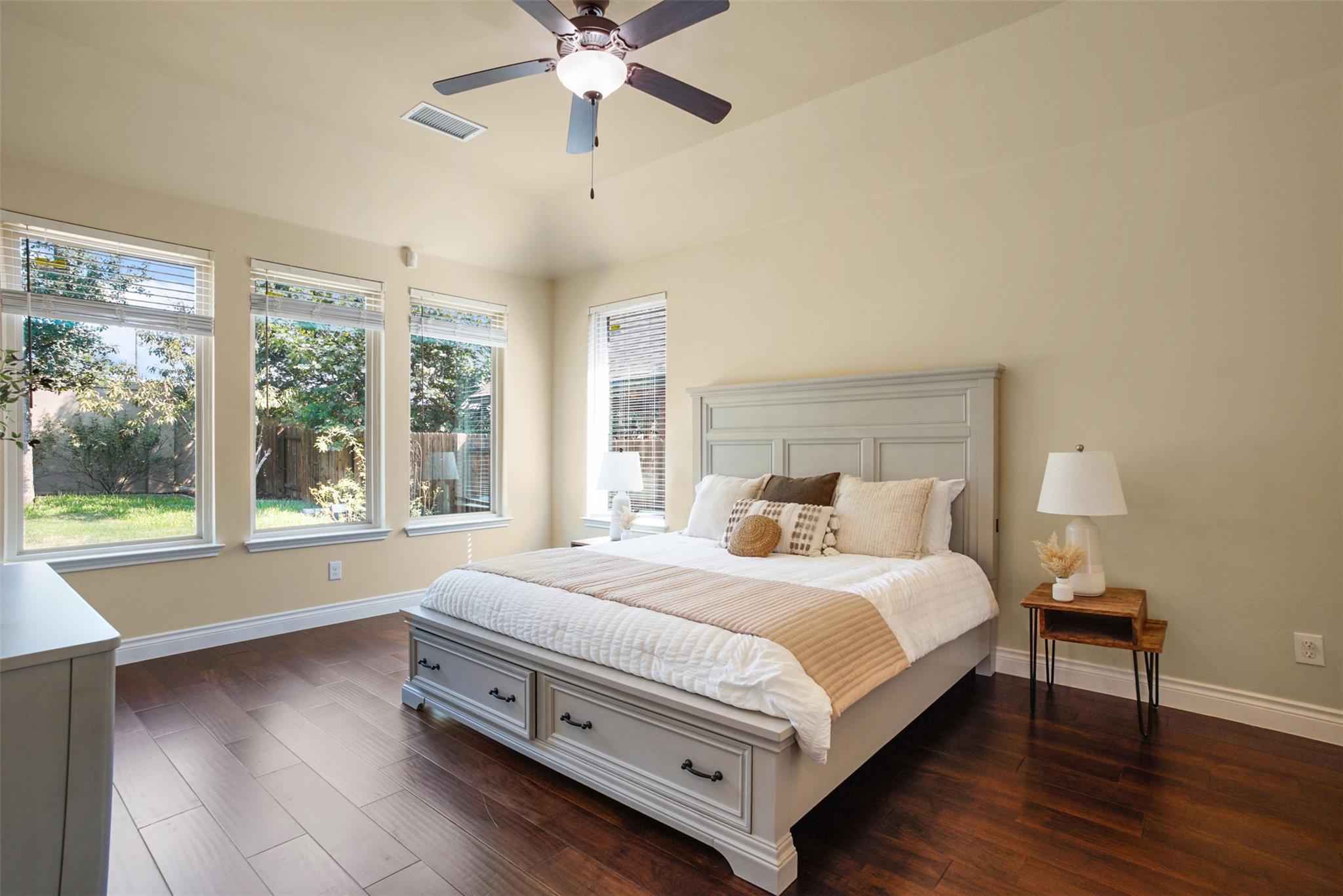 121 E Adelanta Pl, Round Rock, TX 78681